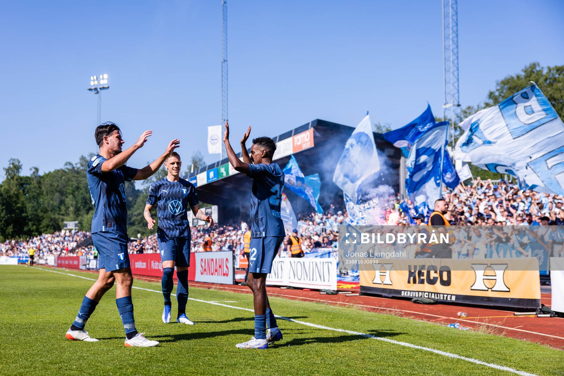 Malmö FFs Stefano Vecchia och Søren Rieks jublar med Taha