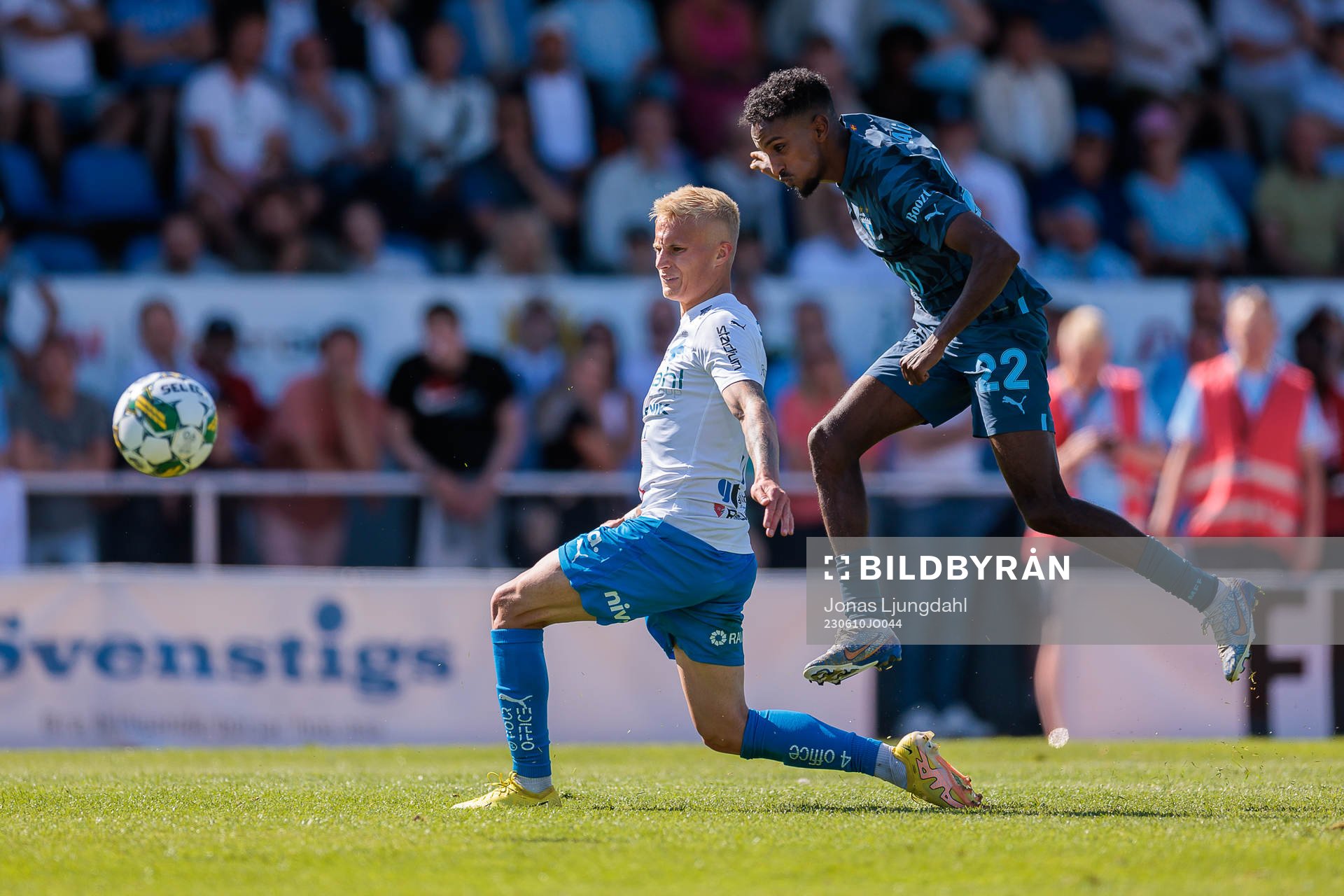 Värnamos Viktor Bergh och Malmö FFs Taha Ali