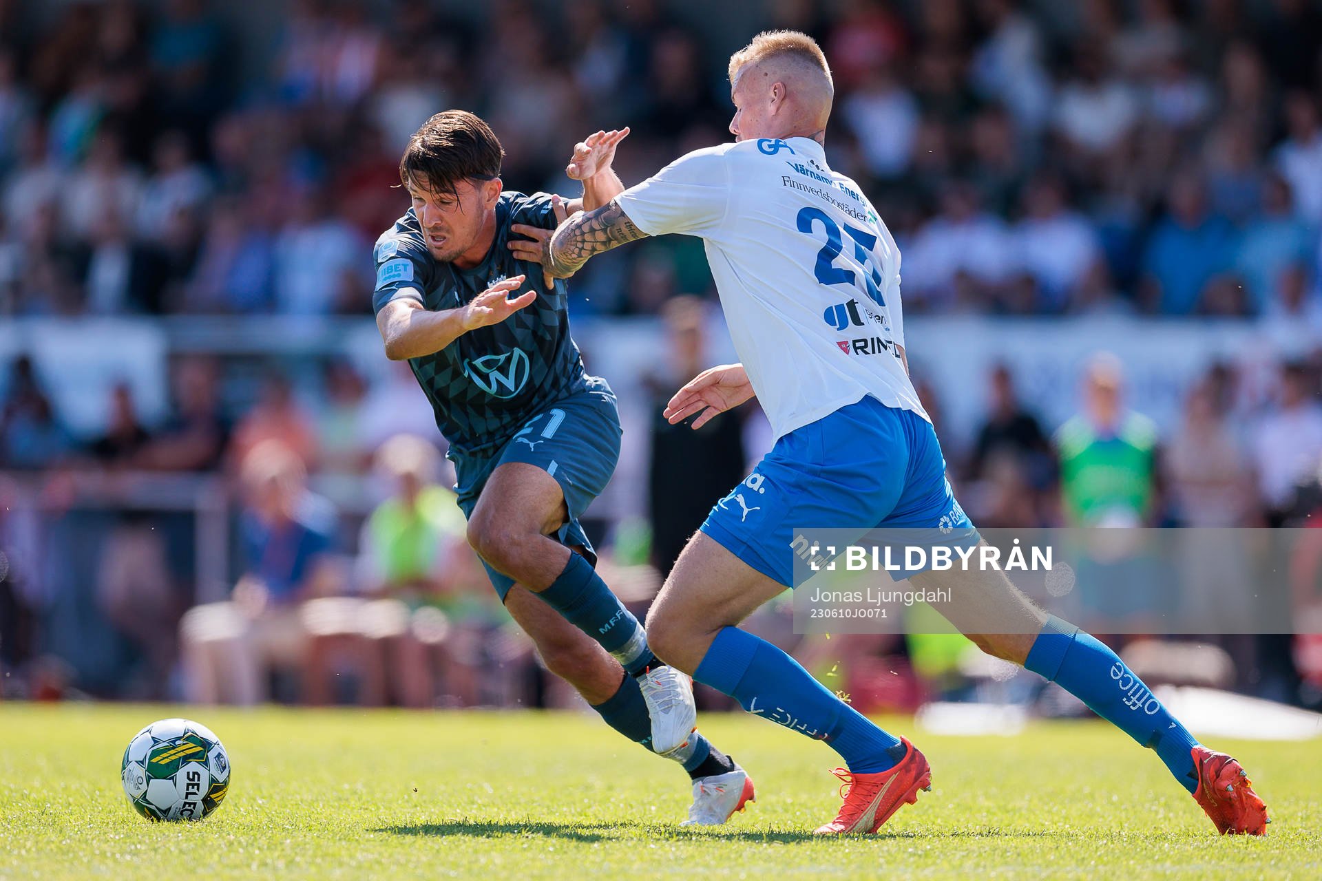 Malmö FFs Stefano Vecchia och Värnamos Victor Eriksson