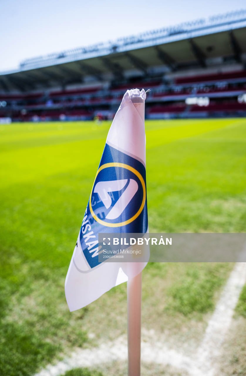 En hörnflagga med Allsvenskans logga
