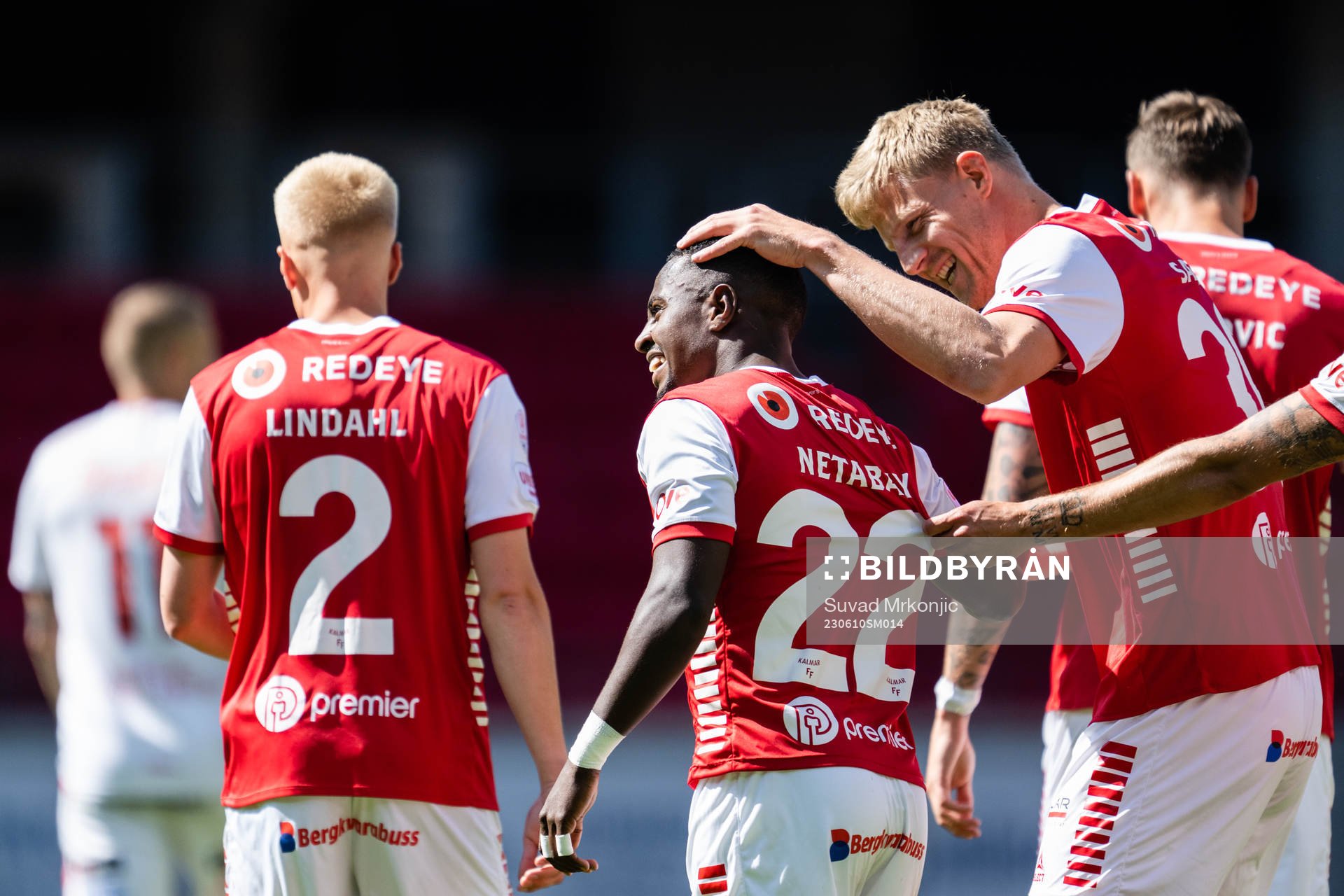 Kalmars Nahom Girmai Netabay jublar med lagkamrater