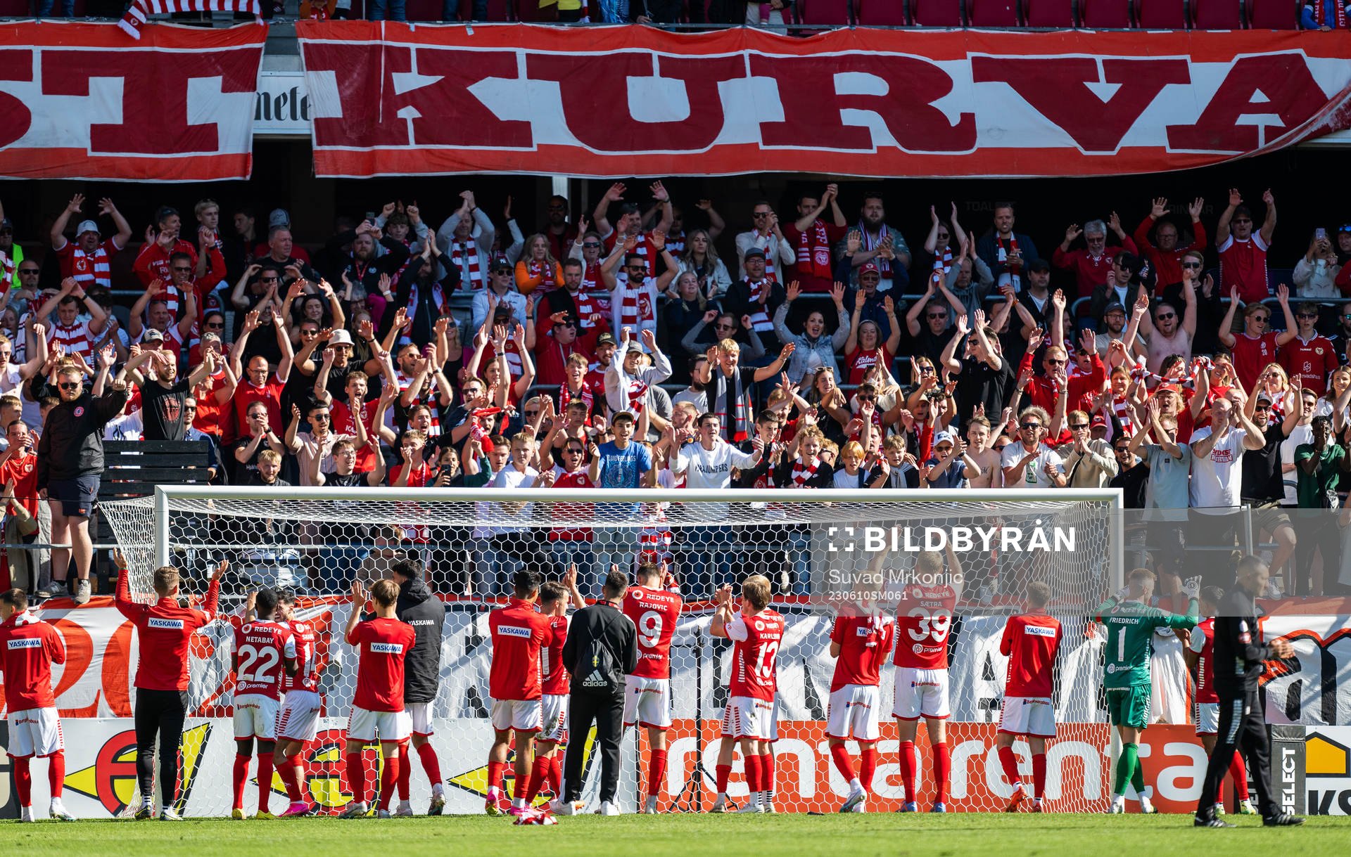 Kalmars spelare jublar