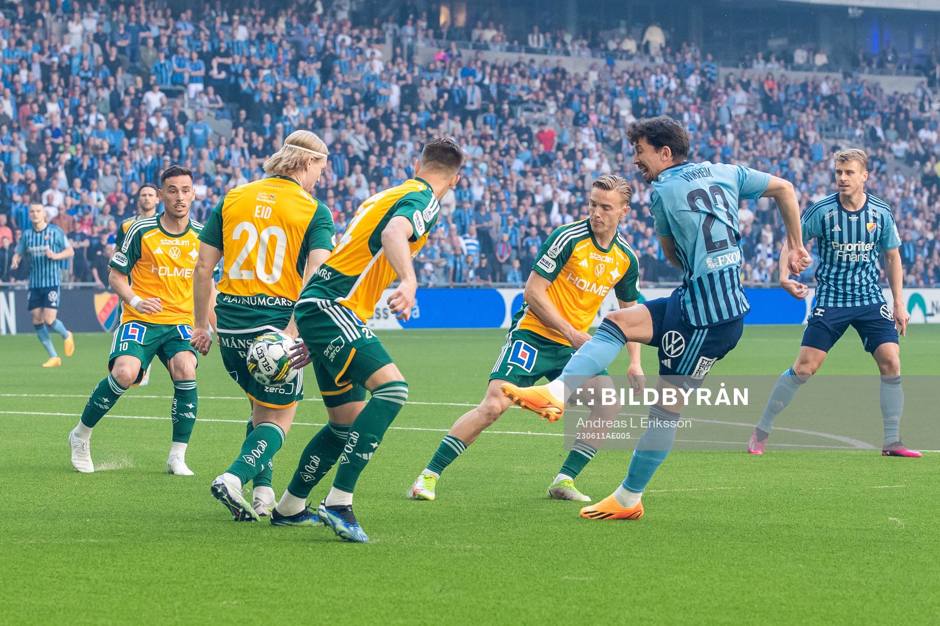 IFK Norrköpings Daniel Fritz Eid täcker skott från