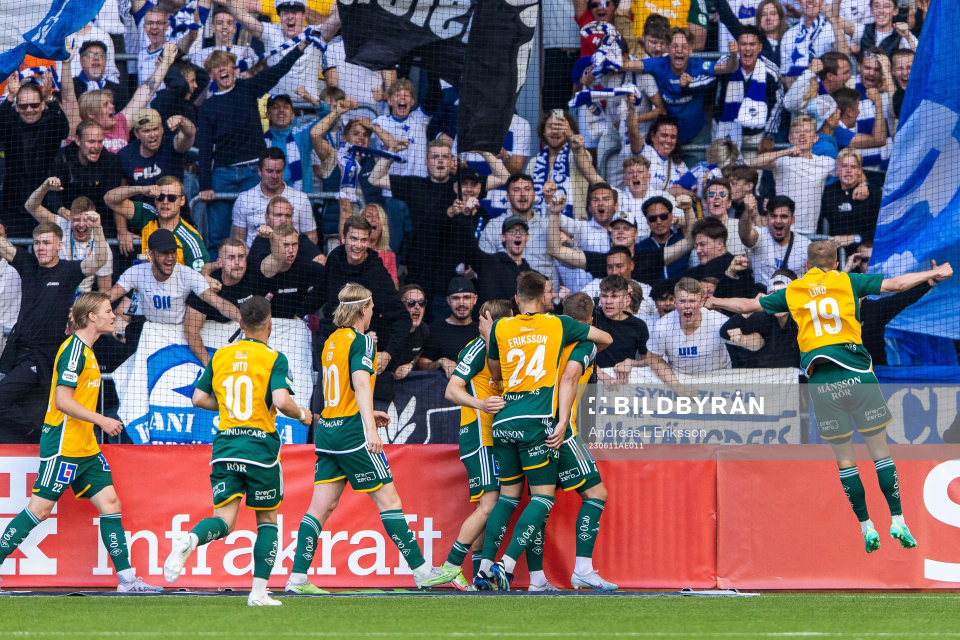 IFK Norrköpings Marco Lund Nielsen jublar med lagkamrater