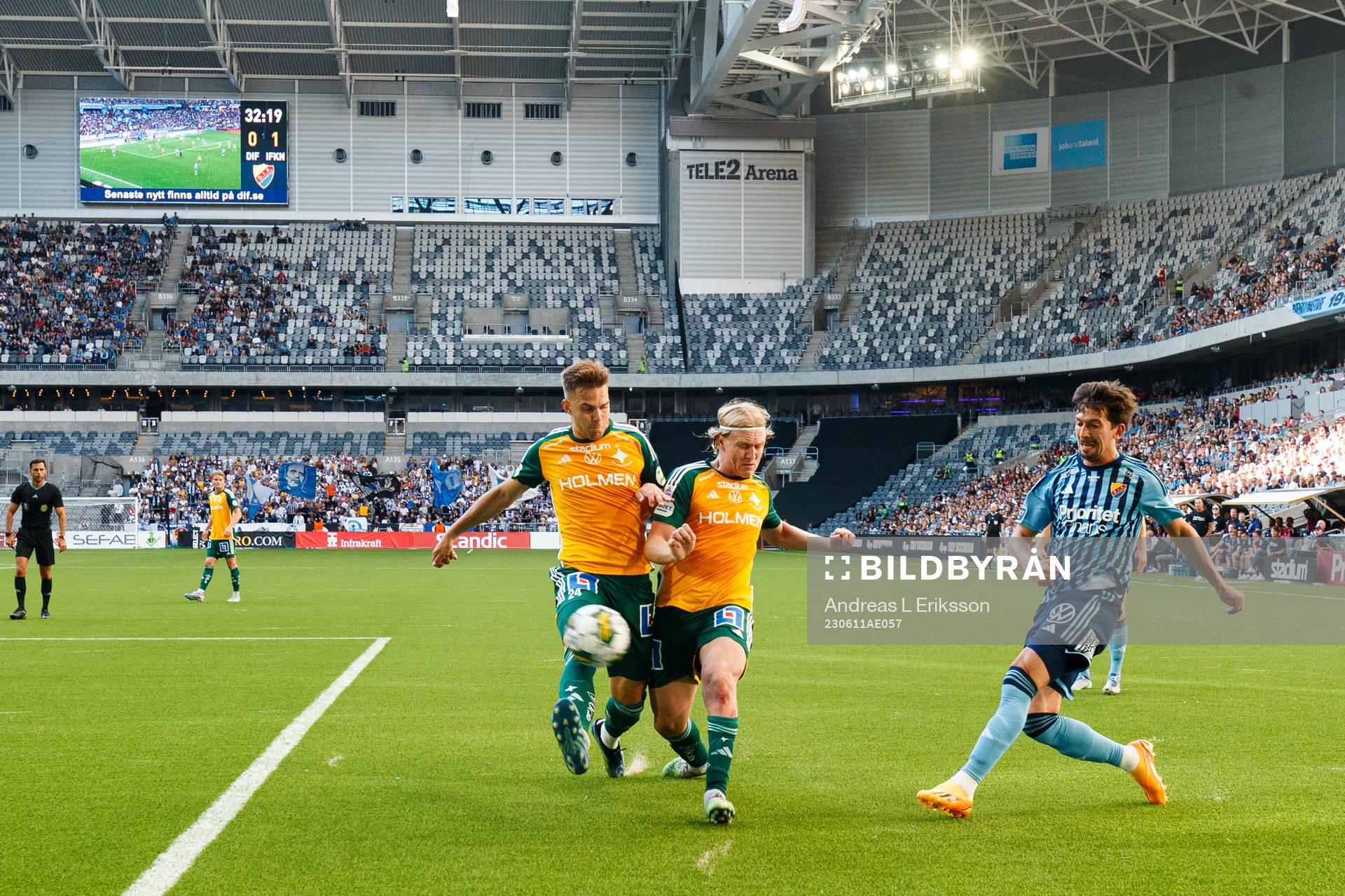 IFK Norrköpings Anton Eriksson och Daniel Fritz Eid försvarar sig mot Djurgårdens Gustav Wikheim under fotbollsmatchen i Allsvenskan mellan Djurgården och IFK Norrköping den 11 juni 2023 i Stockholm.
