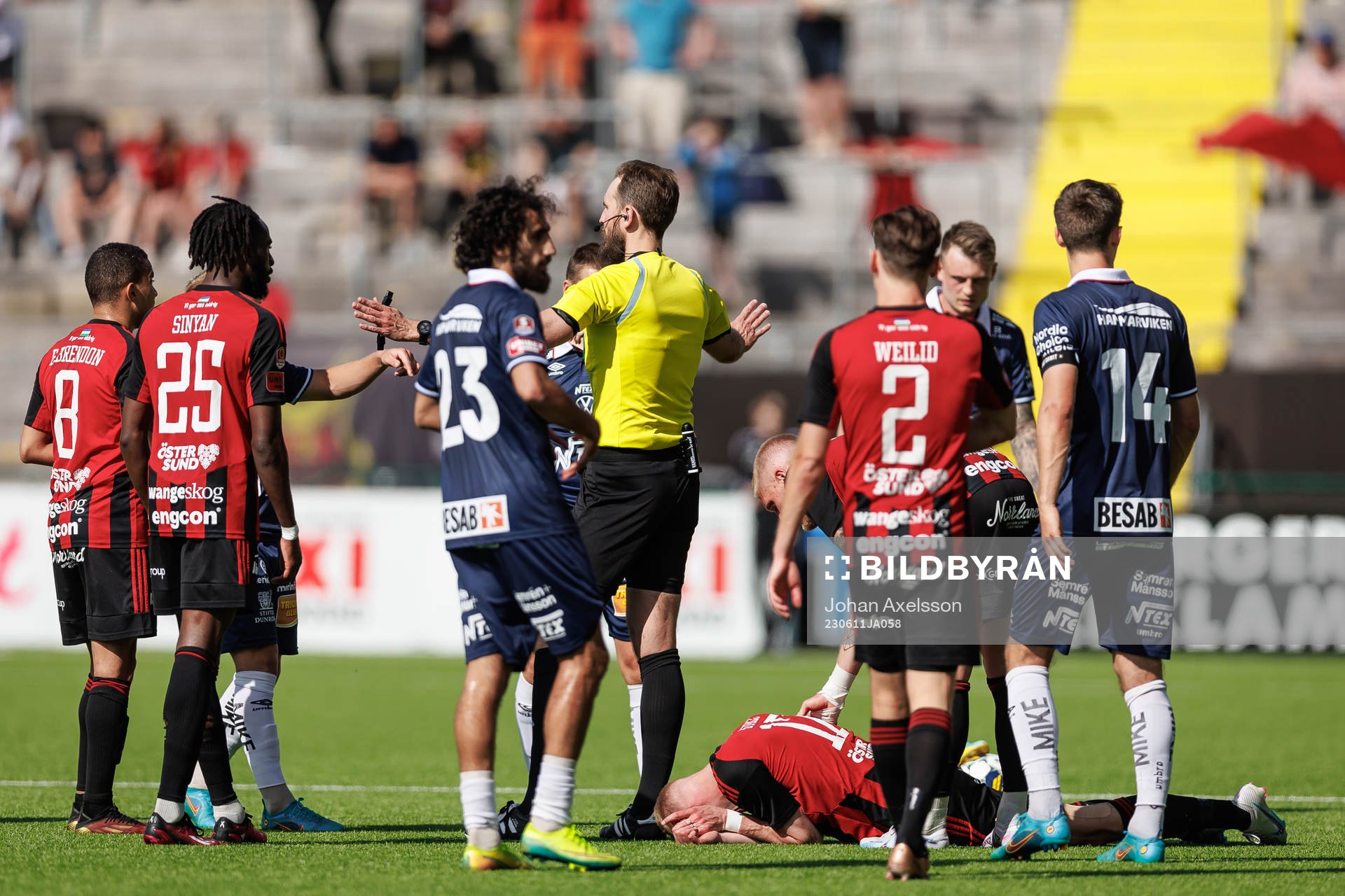 Östersunds Malcolm Stolt har ont efter en incident med Örgrytes Erion Sadiku under fotbollsmatchen i Superettan mellan Östersund och Örgryte den 11 juni 2023 i Östersund.