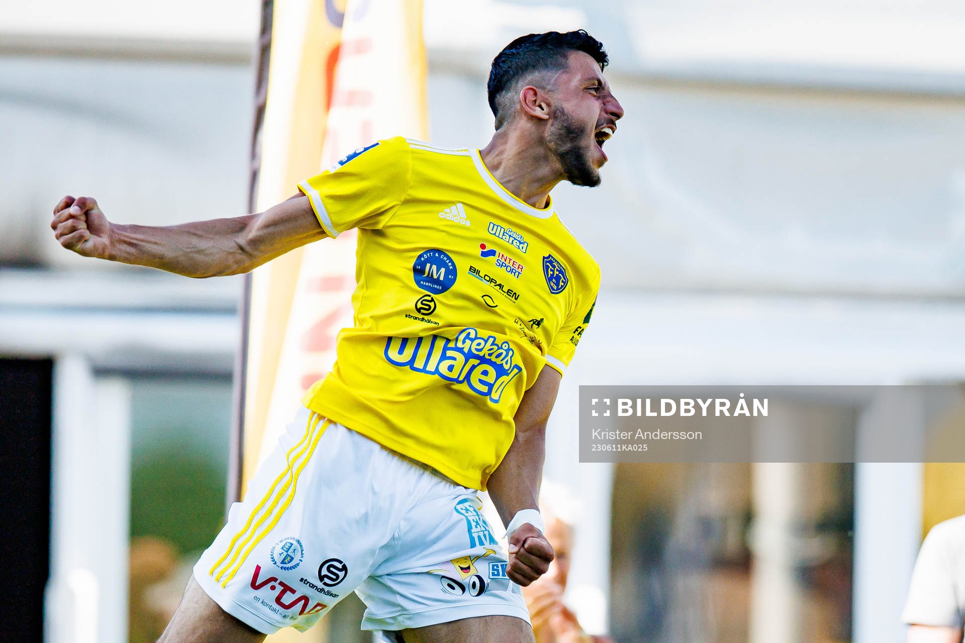 Falkenbergs Leonardo Farah Shahin jublar