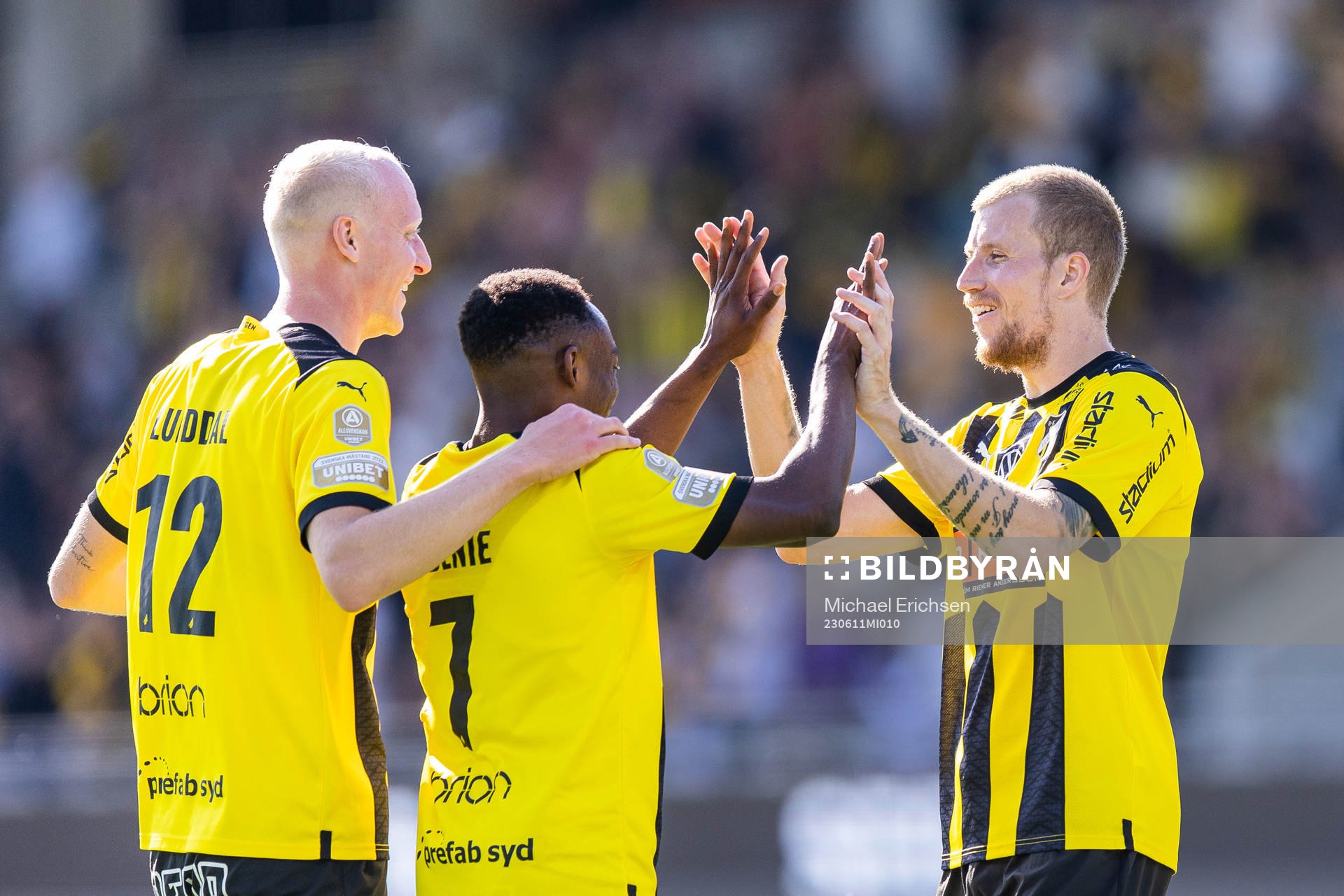 Häckens Valgeir Fridriksson och Simon Gustafson jublar med