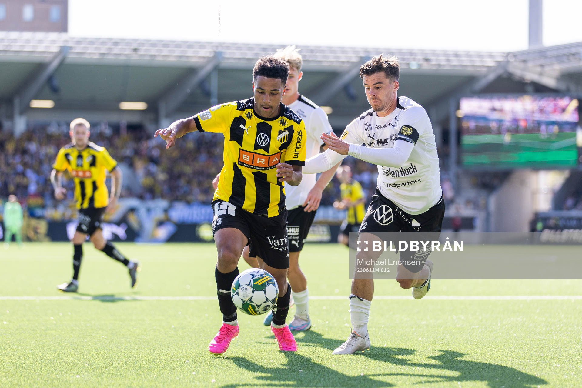 Häckens Momodou Lamin Sonko och Mjällbys Jesper Gustavsson