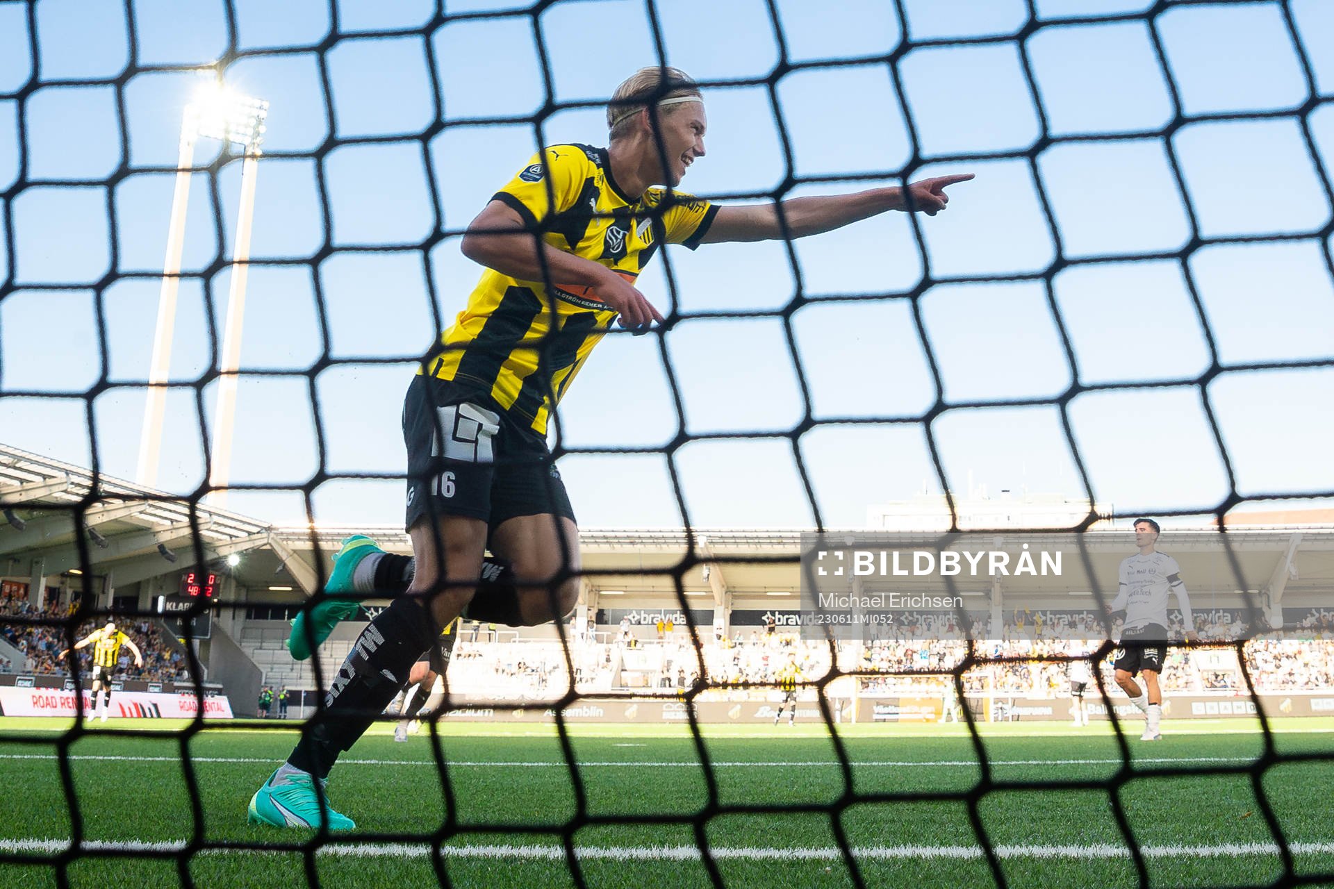 Häckens Pontus Dahbo jublar