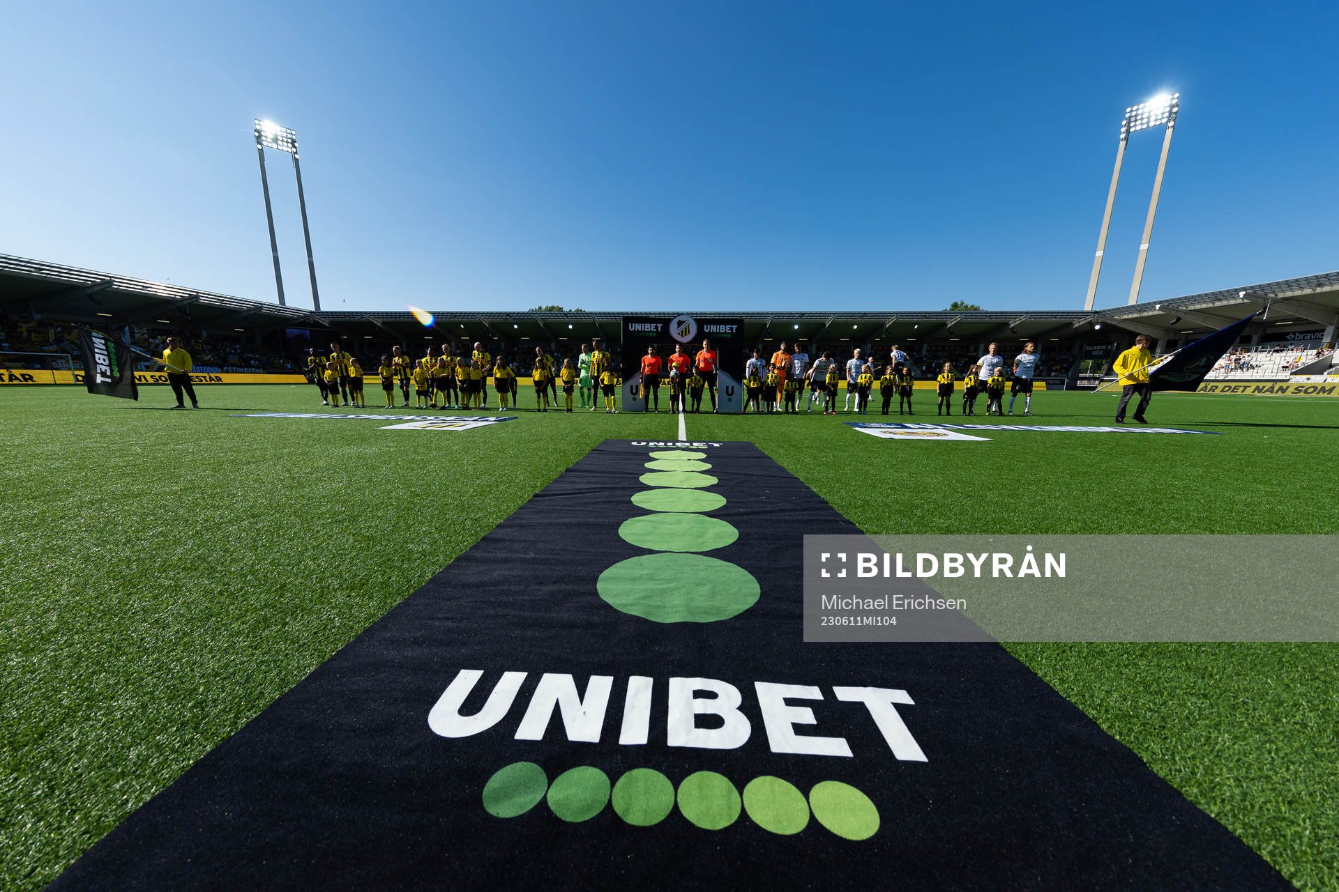 Line up innan fotbollsmatchen i Allsvenskan mellan Häcken