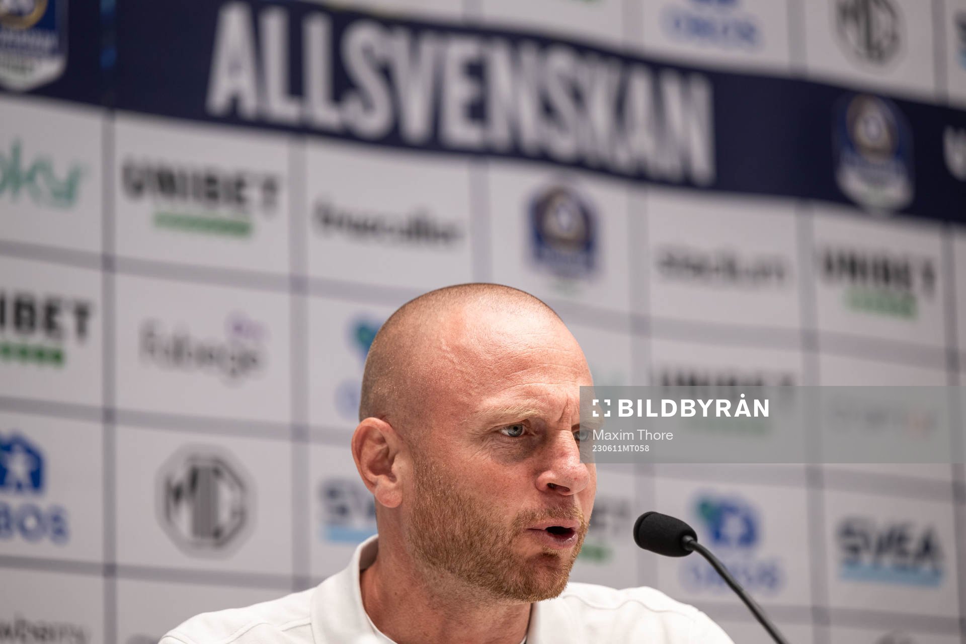 AIKs tränare Andreas Brännström på en presskonferens