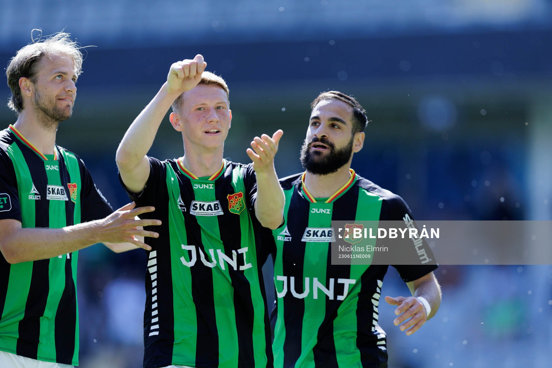 GAISs Gustav Lundgren, Julius Lindberg och Mervan Celik jublar efter 2-0 under fotbollsmatchen i Superettan mellan GAIS och Örebro den 11 juni 2023 i Göteborg.