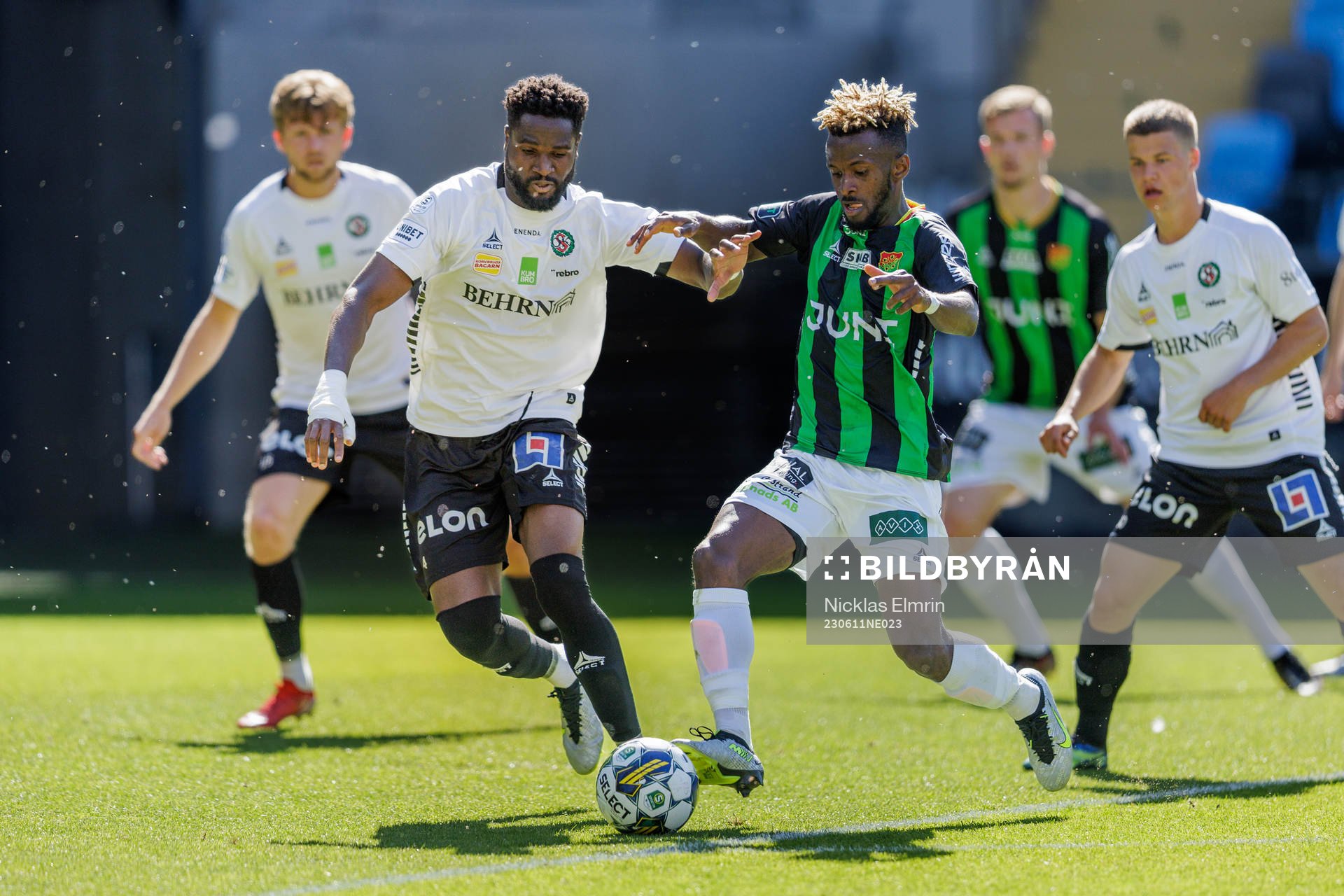 GAISs Richard Emeka Friday och Örebros Nasiru Moro
