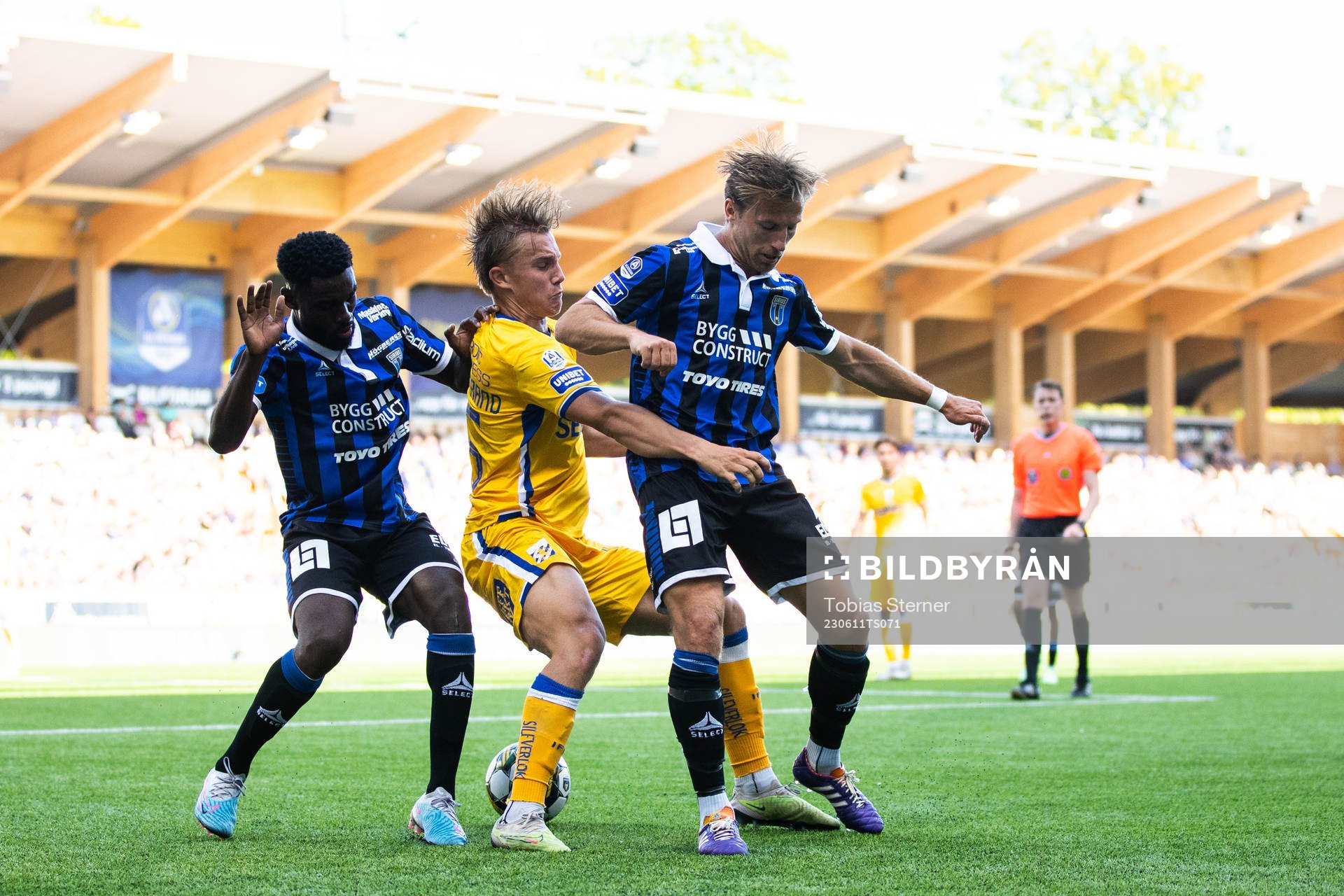 Sirius Patrick Nwadike och Daniel Stensson mot IFK