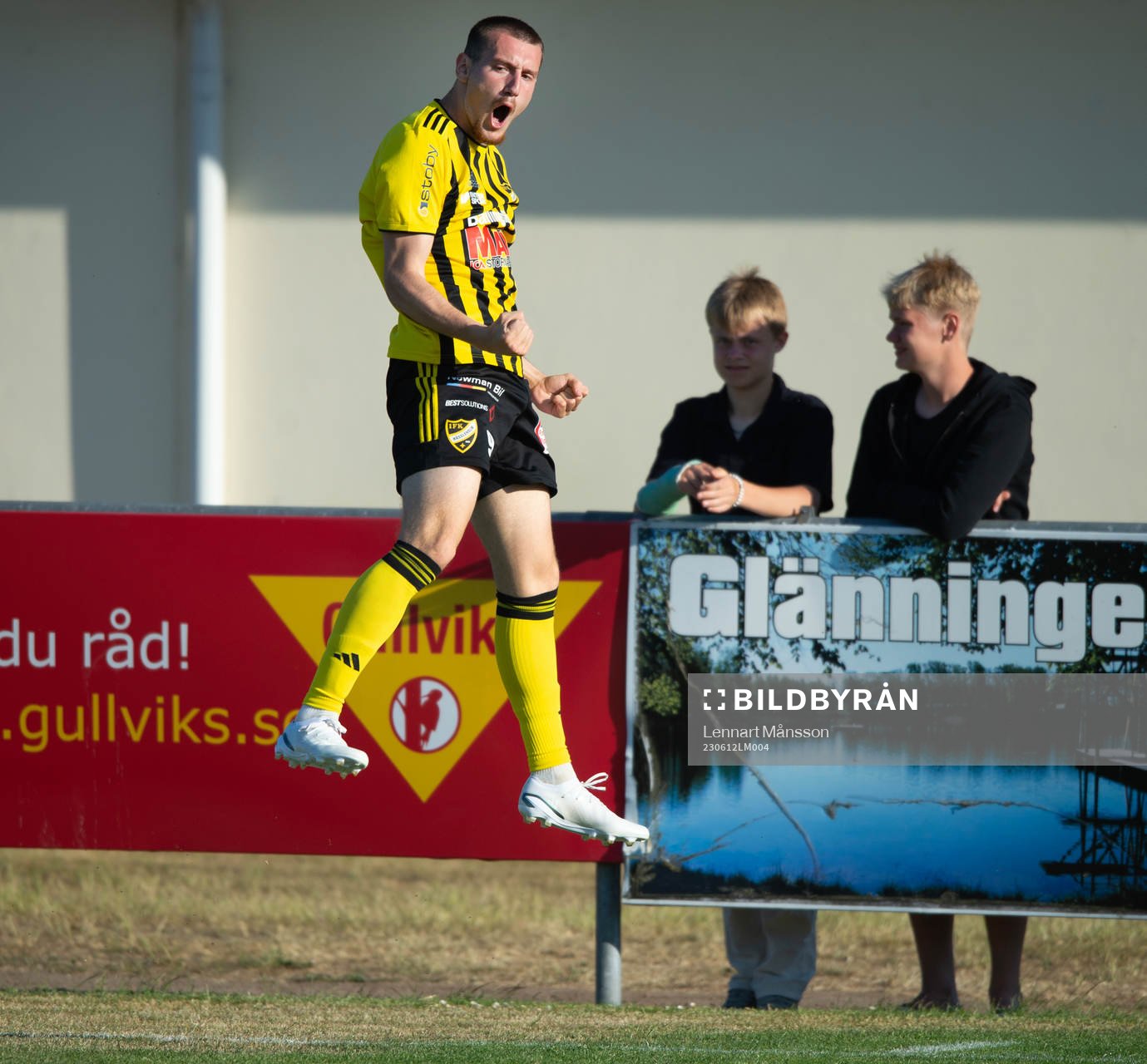 IFK Hässleholms Erjon Rama gör 0-1 och jublar i matchen i Svenska Cupen mellan Laholm och IFK Hässleholm i Laholm 12 juni 2023.
