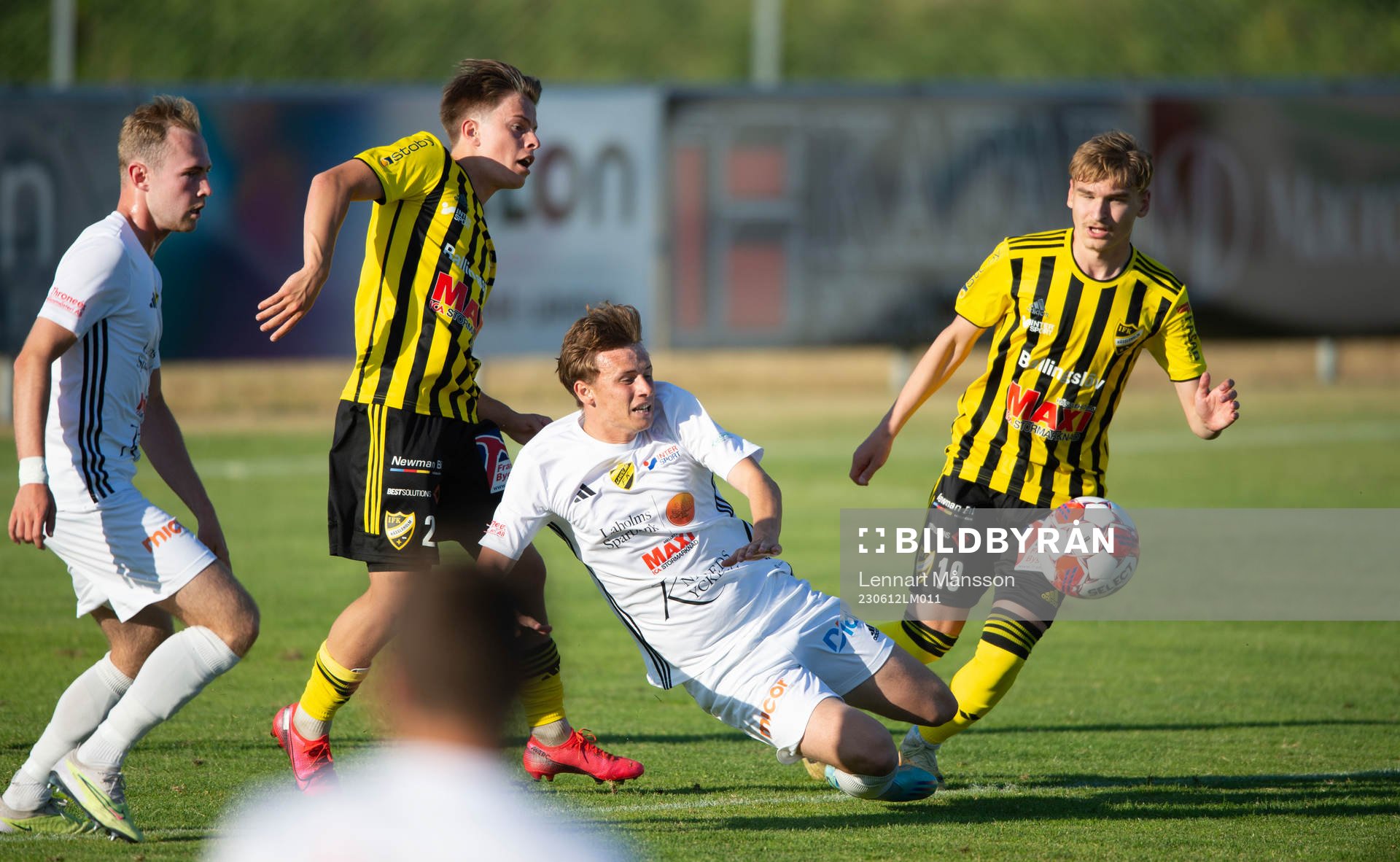 IFK Hässleholms Jussi Tikkanen och Amir Ramanovski stoppar