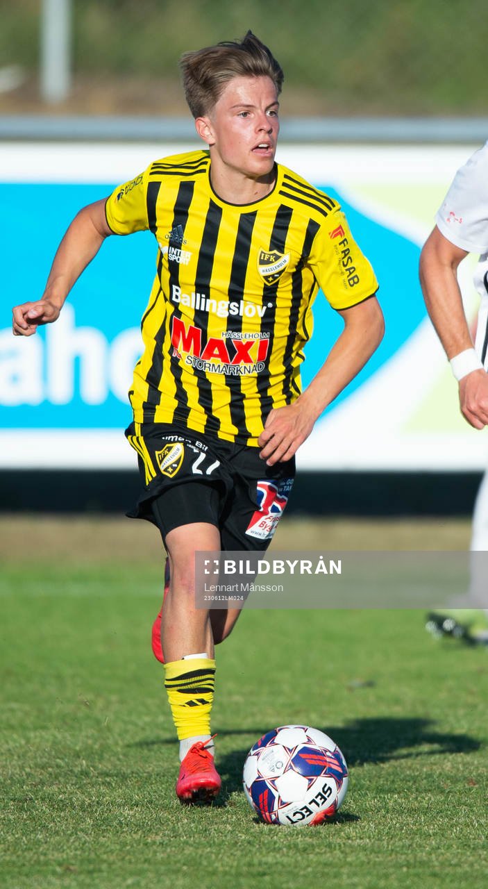 IFK Hässleholms Jussi Tikkanen i matchen i Svenska Cupen mellan Laholm och IFK Hässleholm i Laholm 12 juni 2023.