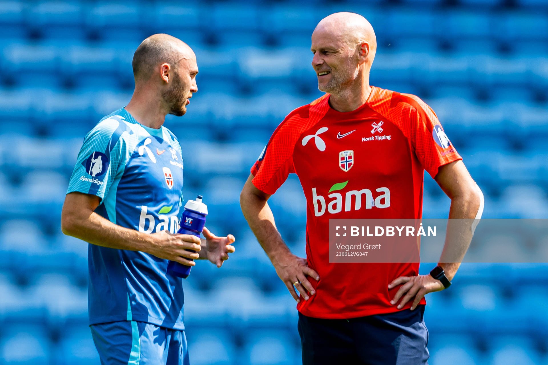 Fredrik Aursnes and Ståle Solbakken, head coach of the
