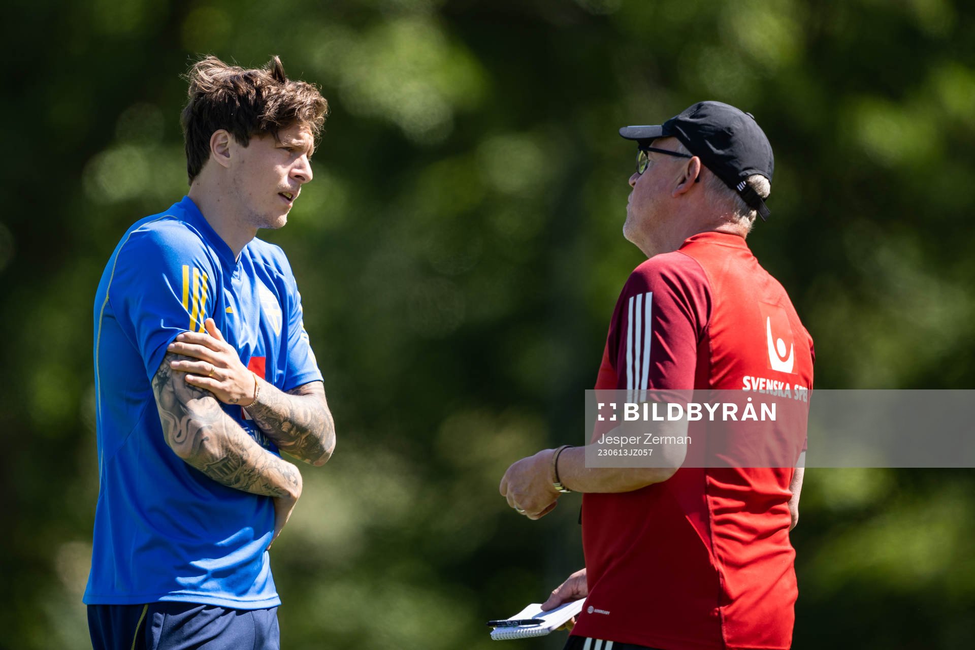 Victor Nilsson Lindelöf and head coach Janne Andersson of