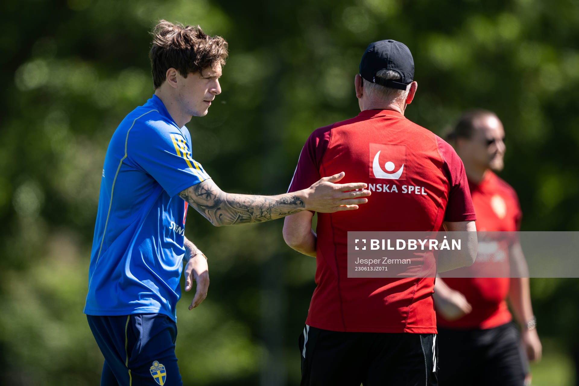 Victor Nilsson Lindelöf and head coach Janne Andersson of