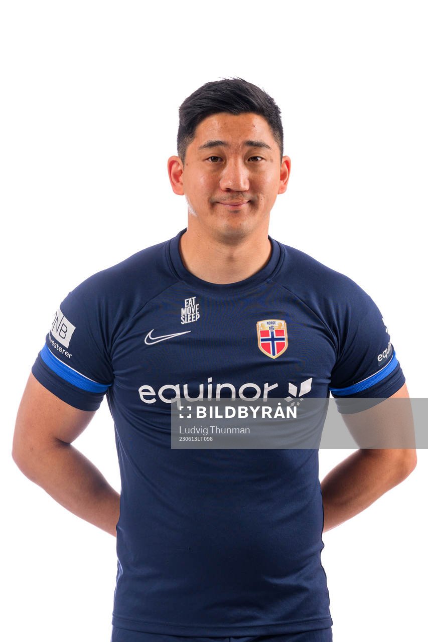 Fysio Trond Vegard Ripe poses for a team photo