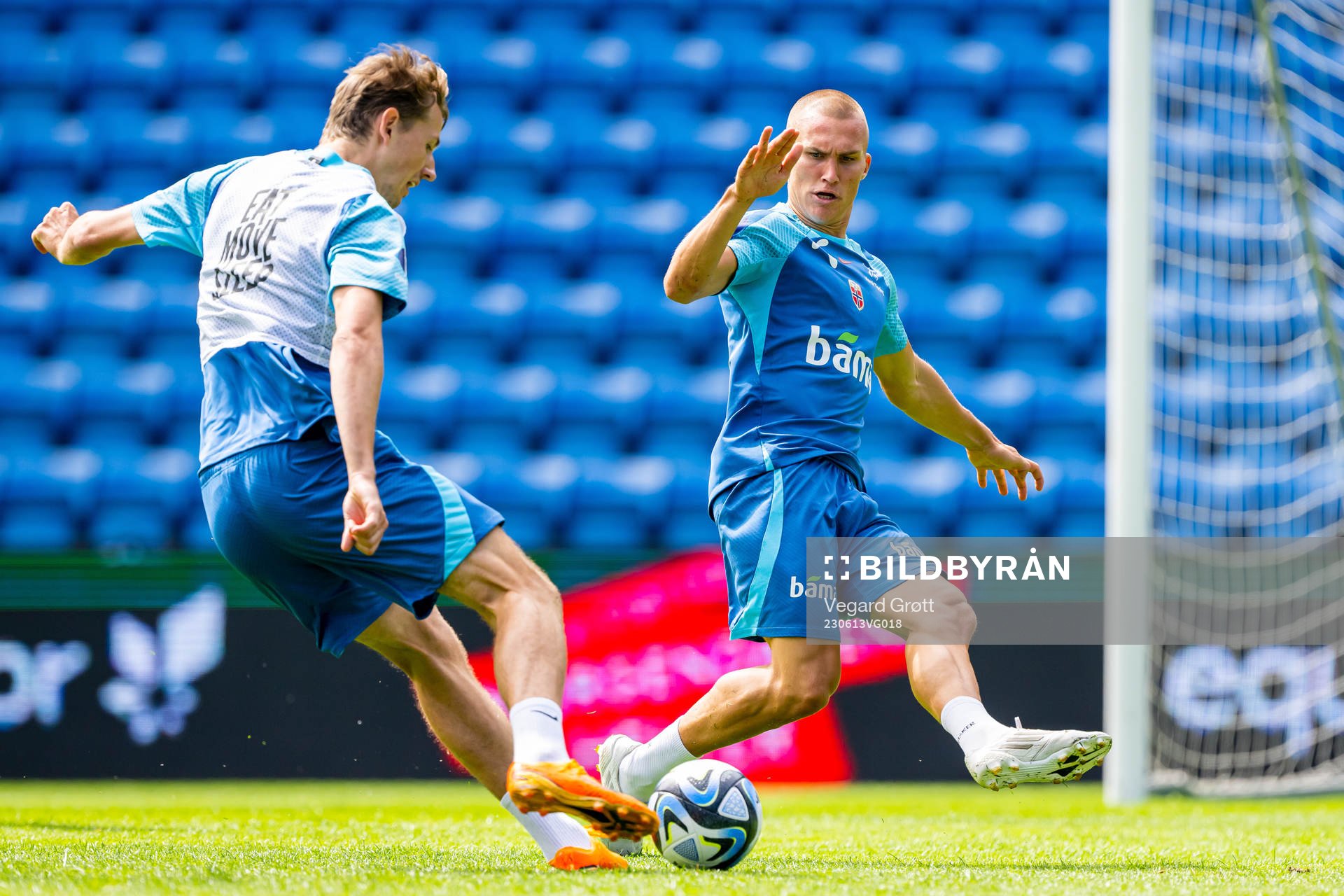 Sander Berge and Leo Skiri Østigård of the Norwegian