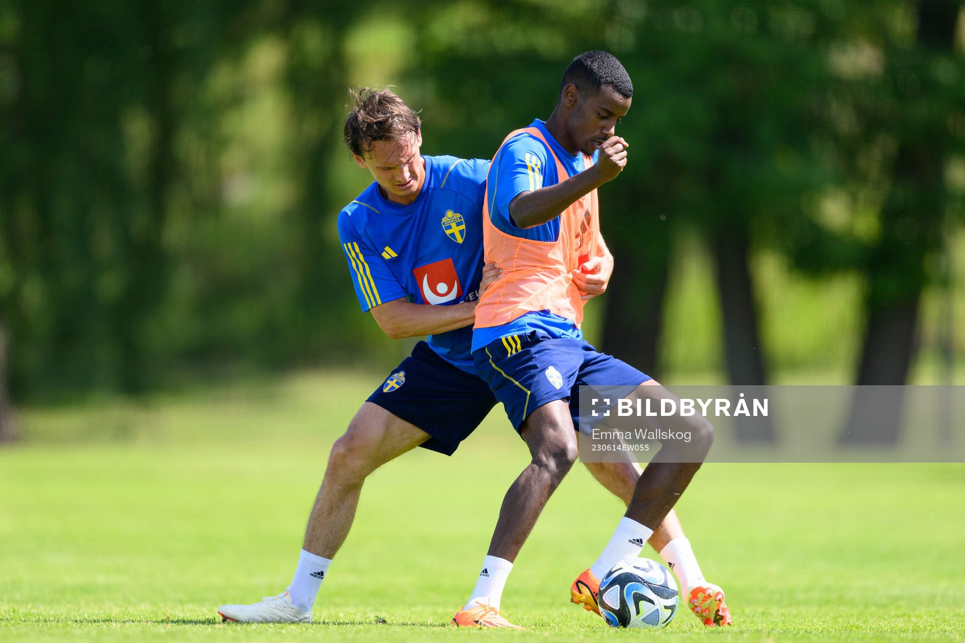 Hjalmar Ekdal and Alexander Isak of the Swedish national