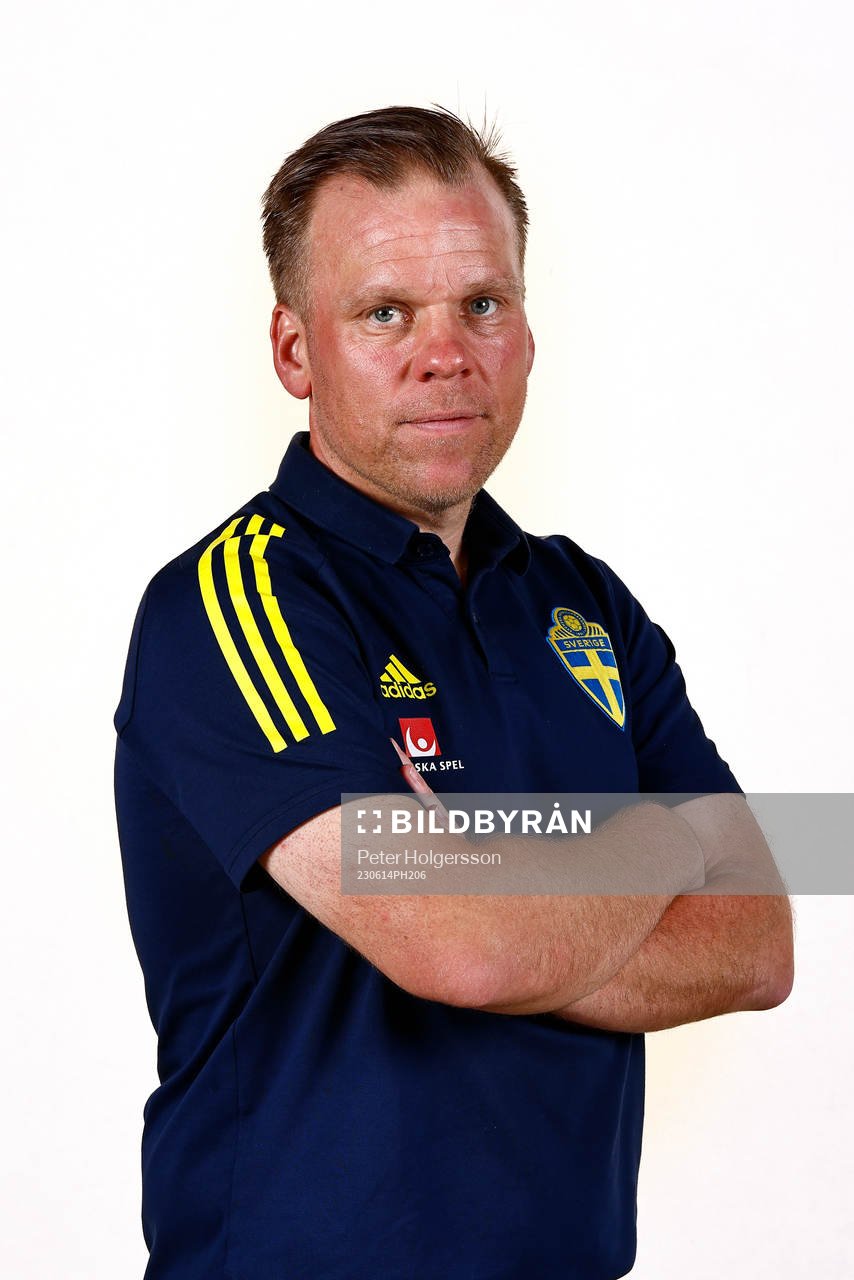 Assistant coach Viktor Eriksson