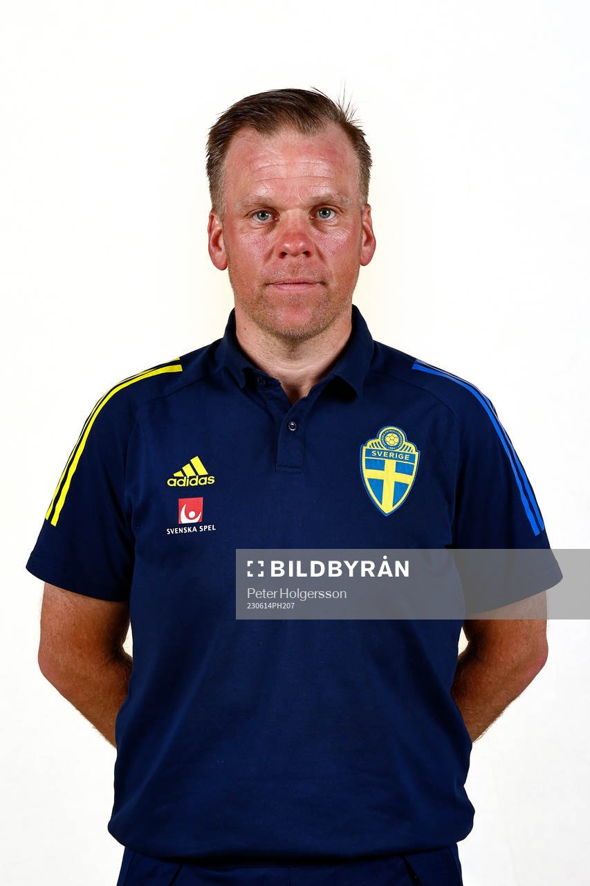 Assistant coach Viktor Eriksson