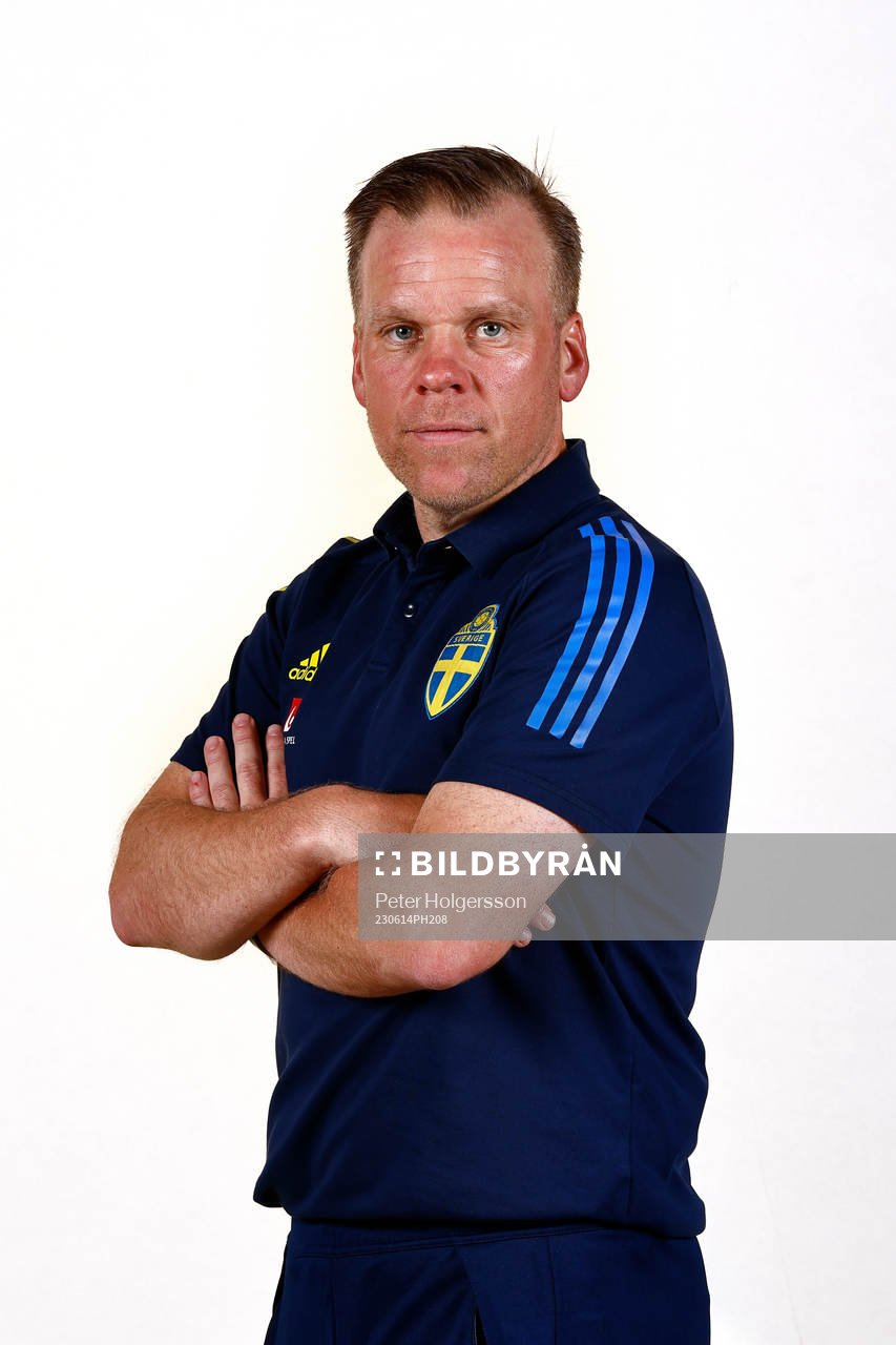 Assistant coach Viktor Eriksson