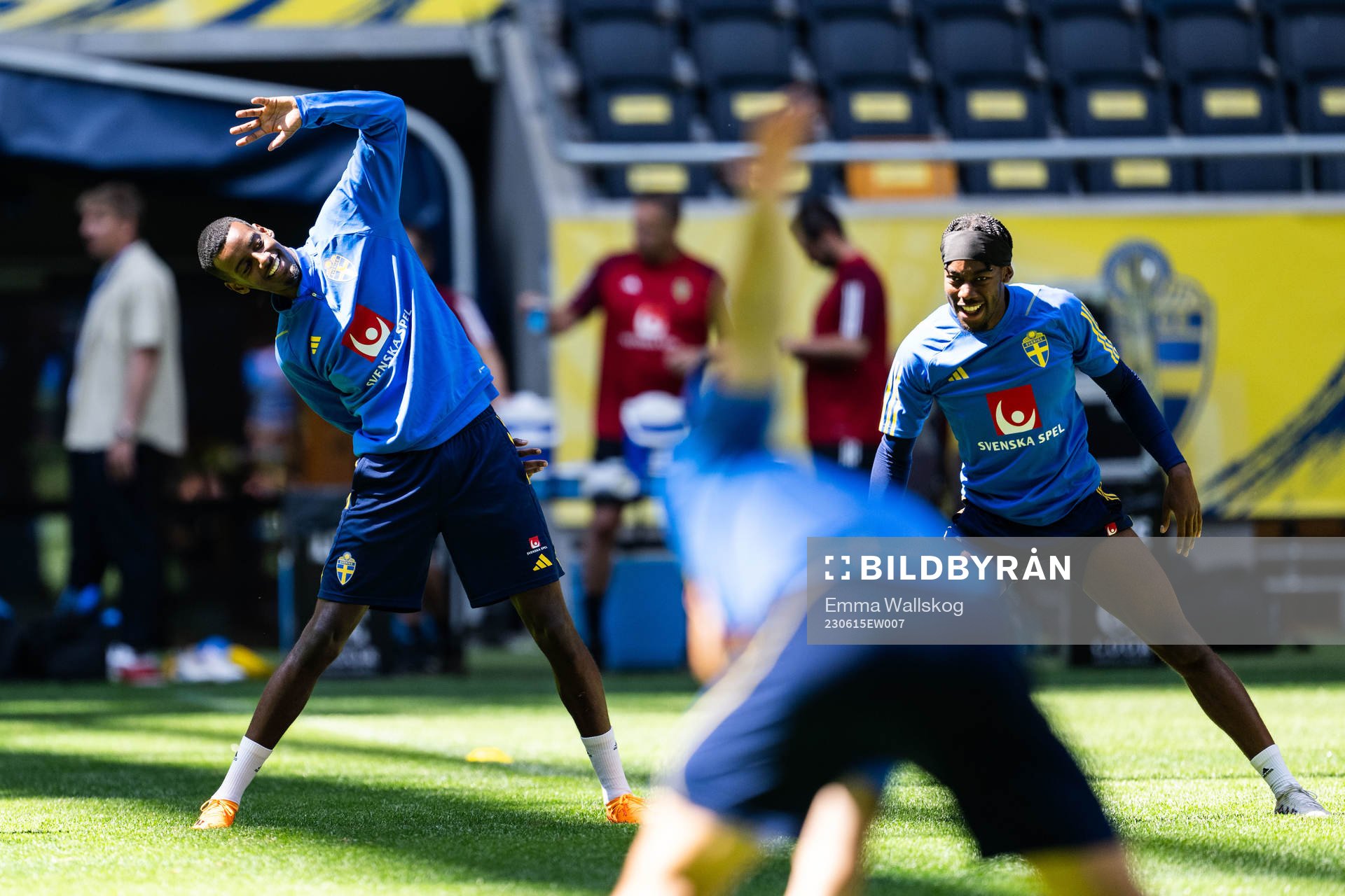 Alexander Isak and Anthony Elanga of the Swedish national