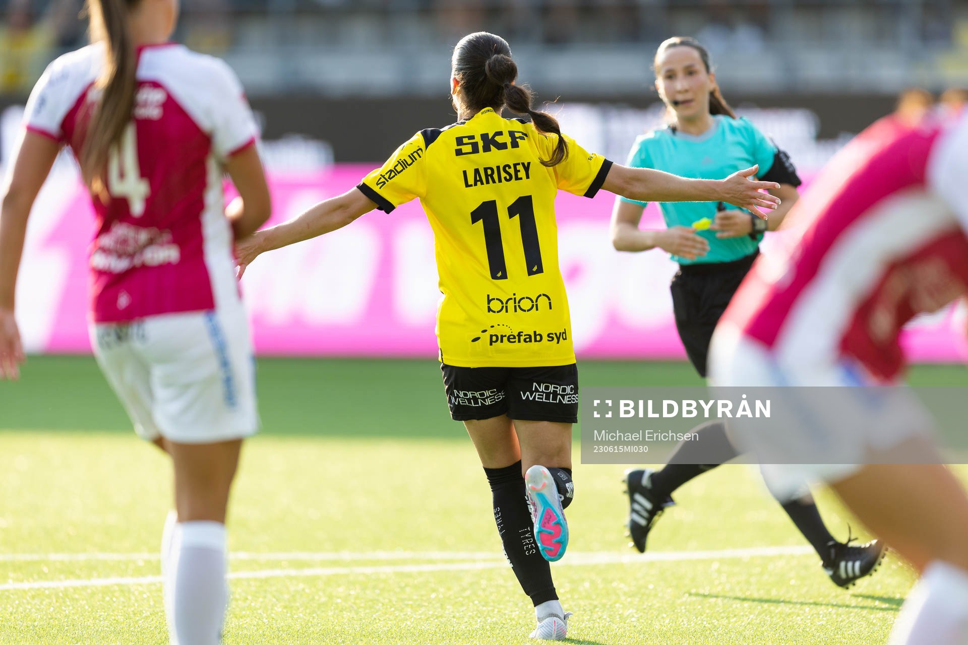 Häckens Clarissa Larisey jublar