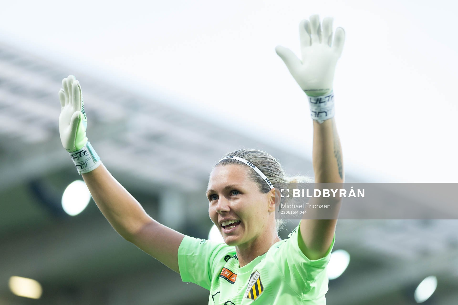 Häckens målvakt Jennifer Falk jublar