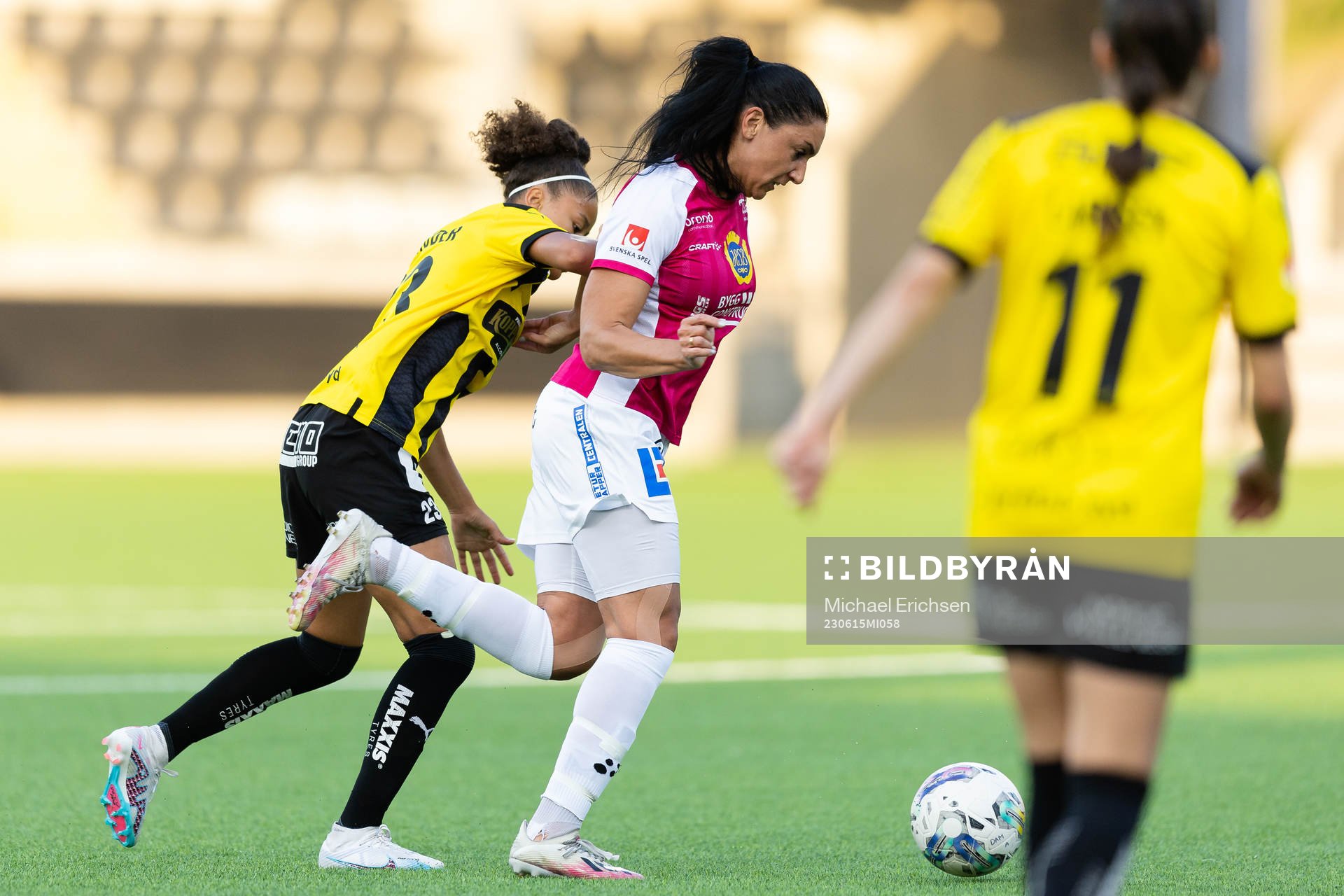 Häckens Felicia Schröder och IK Uppsalas Maria Poli