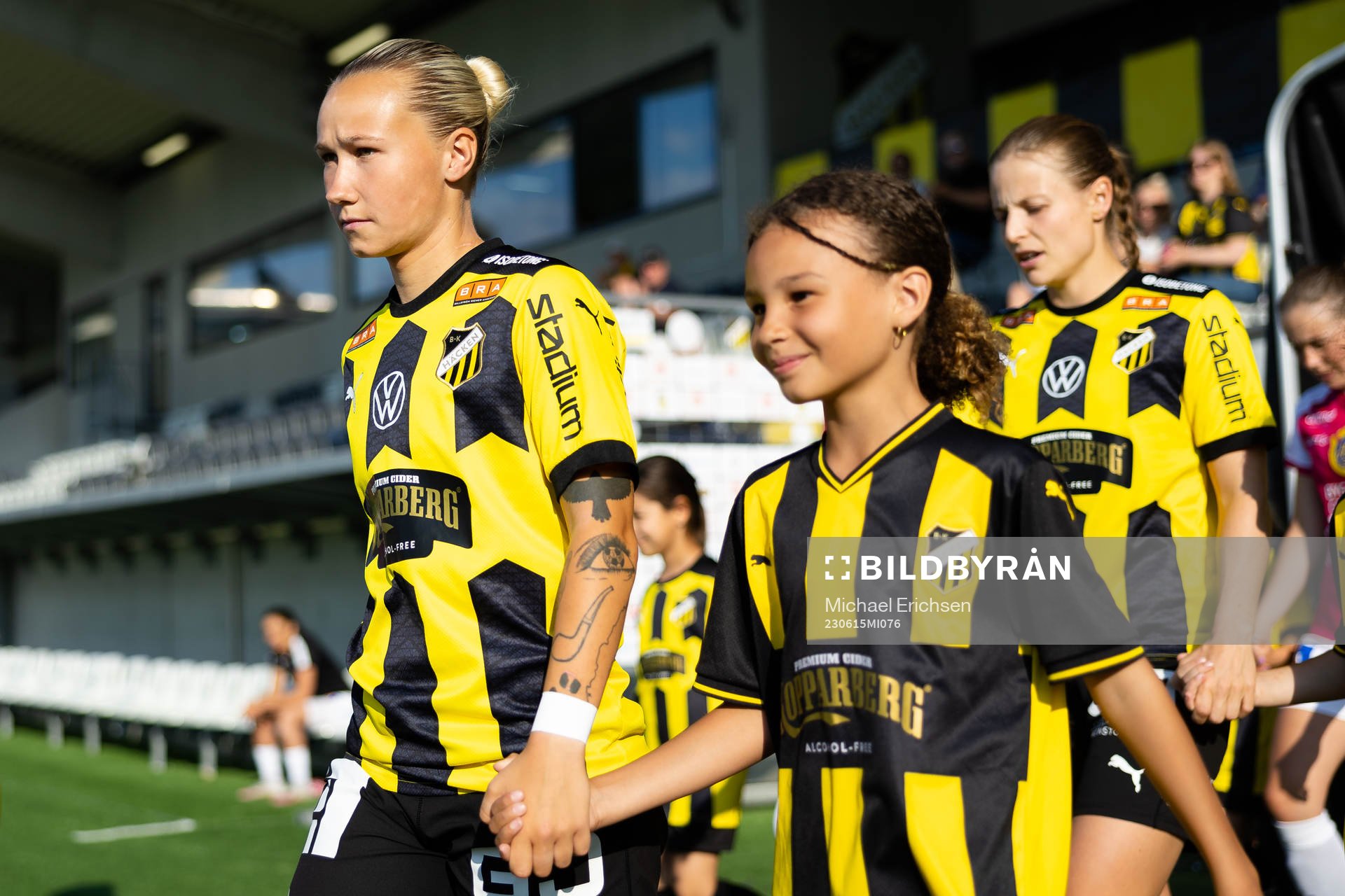 Häckens Marika Bergman Lundin på väg in för line up