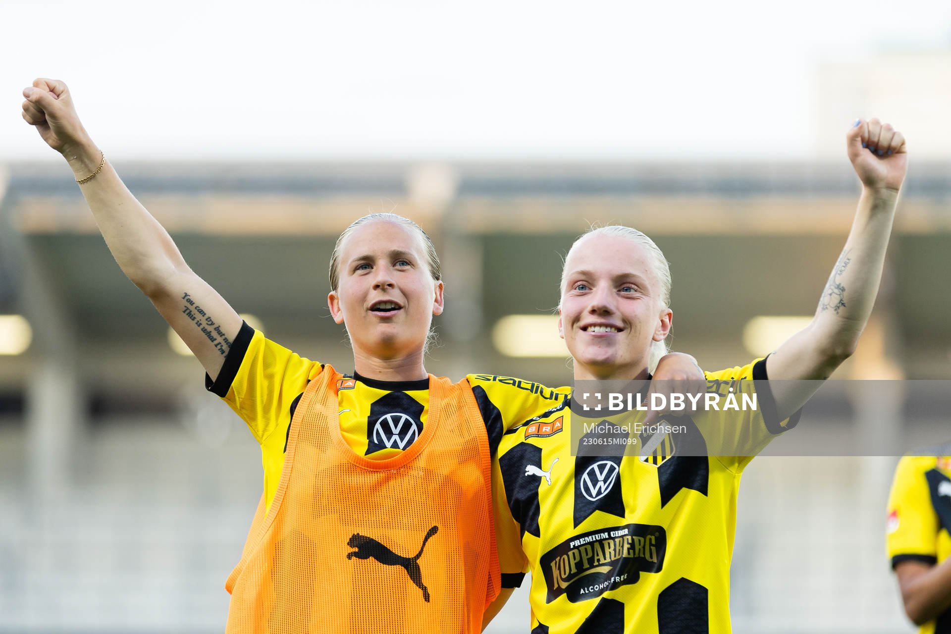 Häckens Filippa Curmark och Anna Sandberg jublar