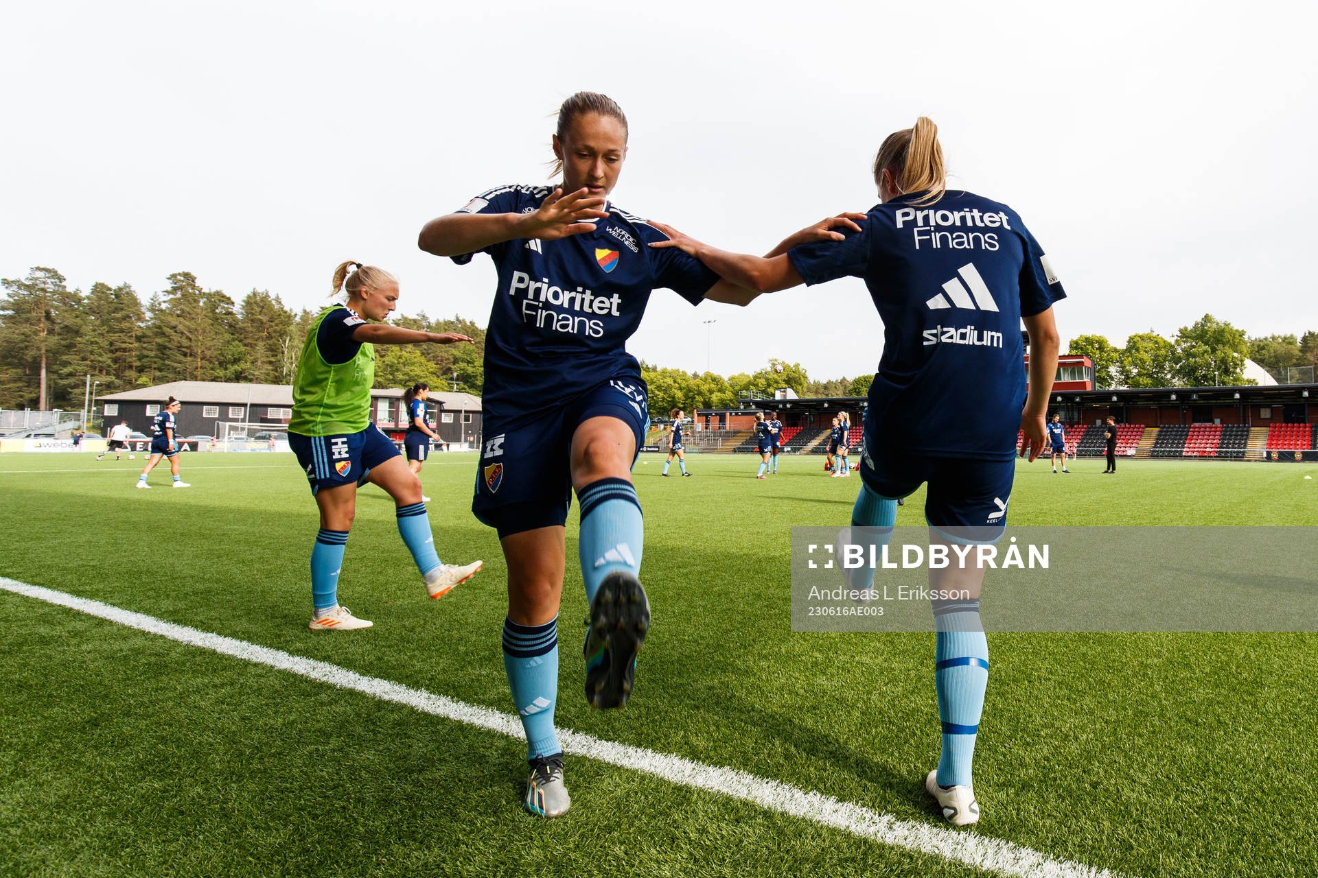 Djurgårdens spelare värmer upp