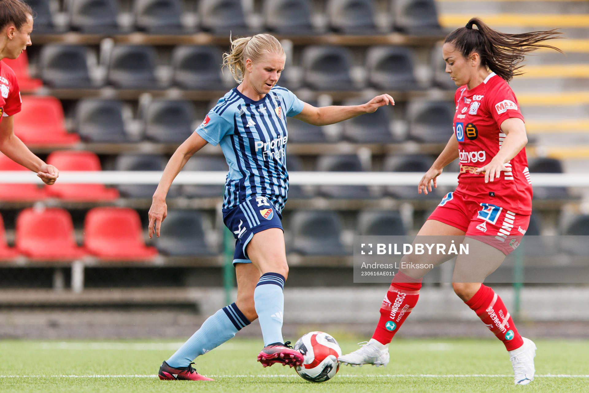 Djurgårdens Nellie Lilja och Linköpings Michelle De Jongh