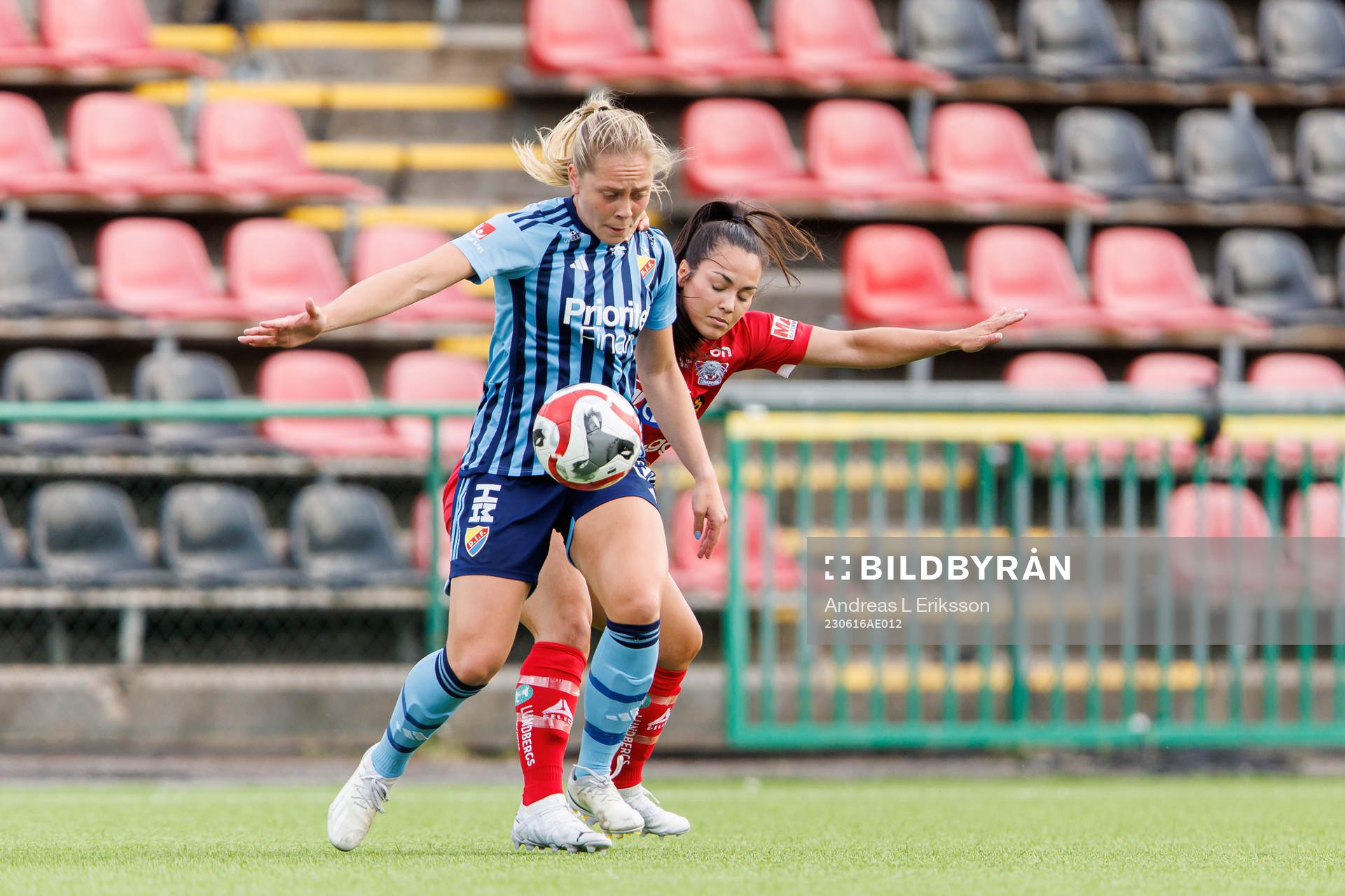 Djurgårdens Alice Bergström och Linköpings Michelle De