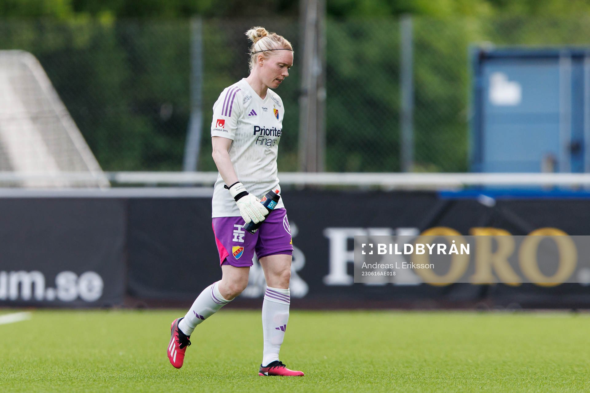 Djurgårdens målvakt Hedvig Lindahl deppar