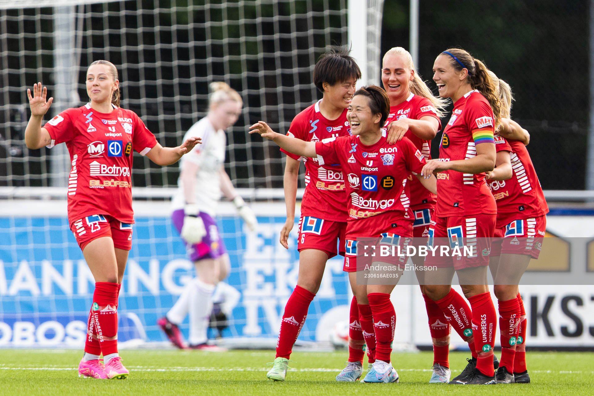 Linköpings Yuka Momiki jublar efter att ha gjort 1-4 för Linköping under fotbollsmatchen i Damallsvenskan mellan Djurgården och Linköping den 16 juni 2023 i Stockholm.