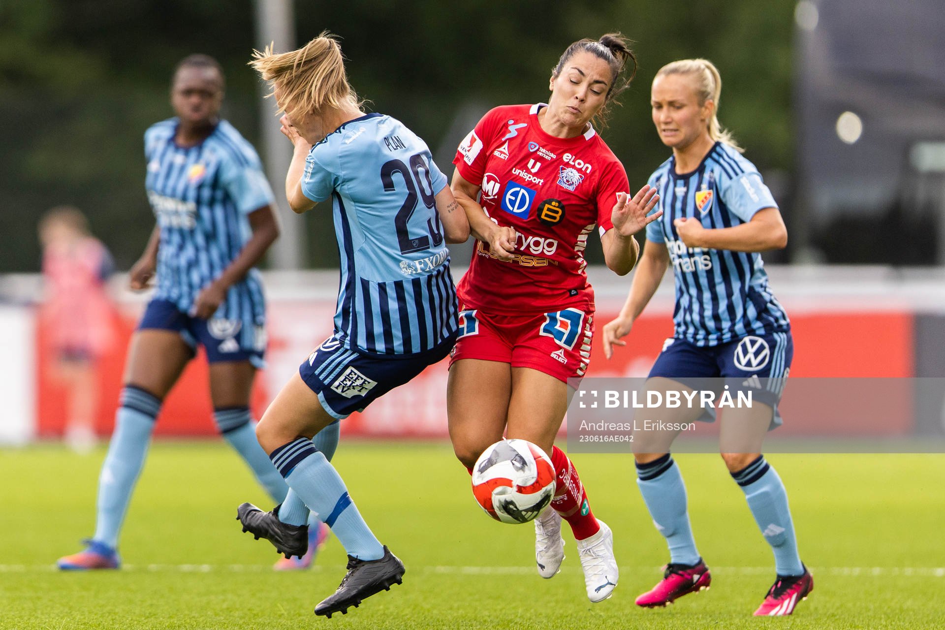 Djurgårdens Matilda Plan och Linköpings Michelle De Jongh