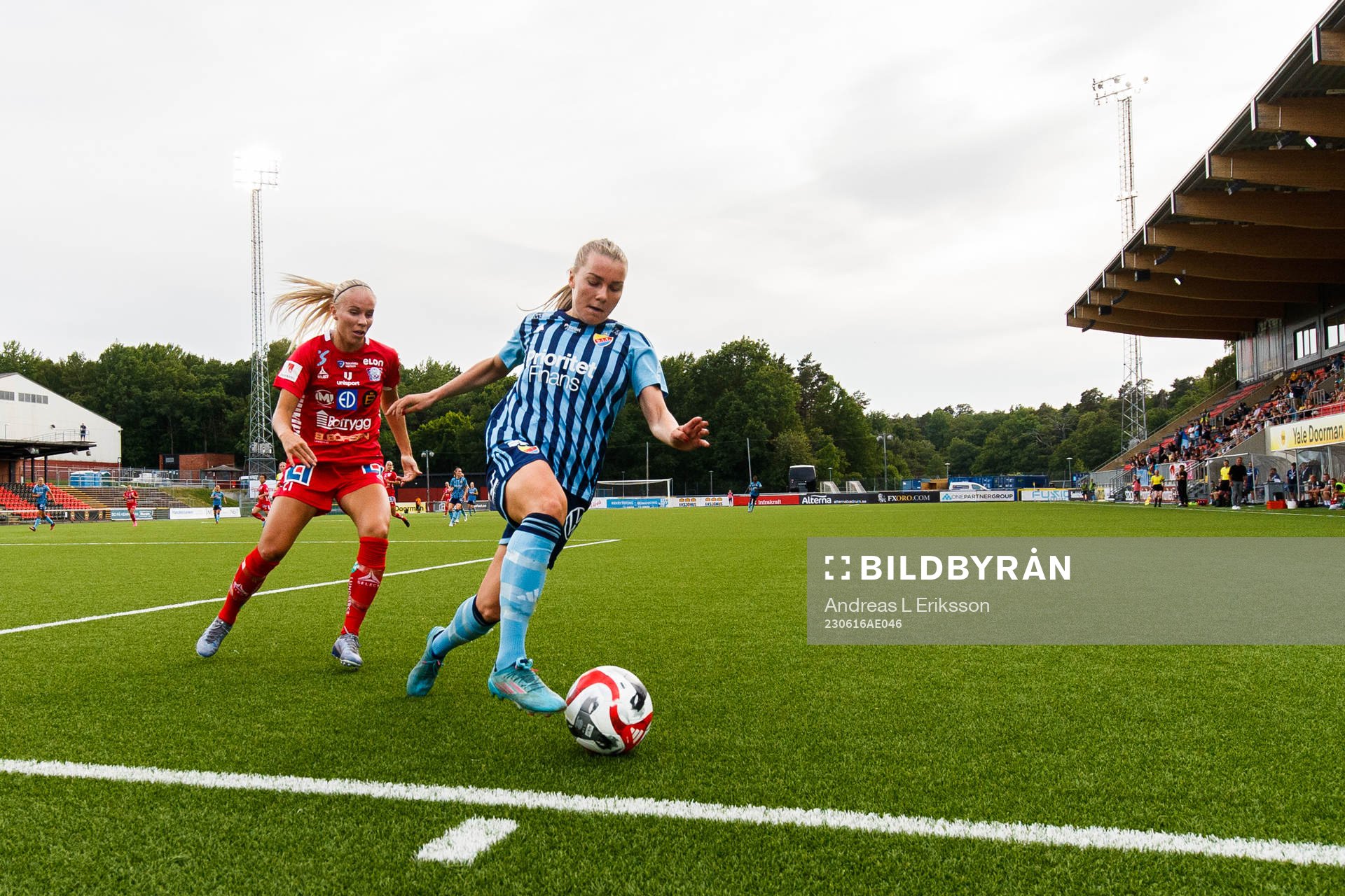 Linköpings Stina Lennartsson och Djurgårdens Ebba Hed