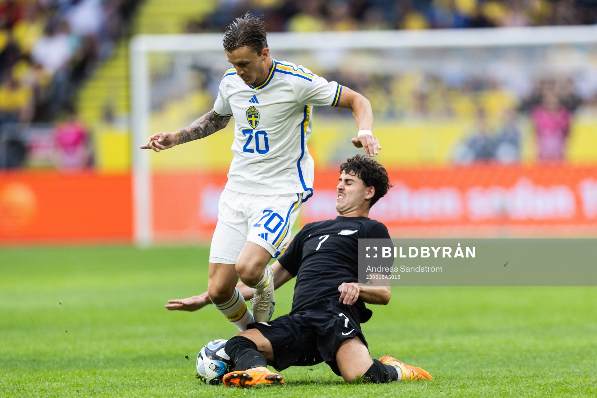 Kristoffer Olsson of Sweden and Matt Garbett of New Zealand