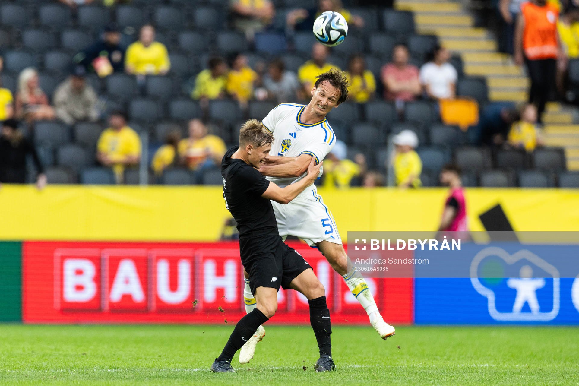 Ben Waine of New Zealand and Hjalmar Ekdal of Sweden