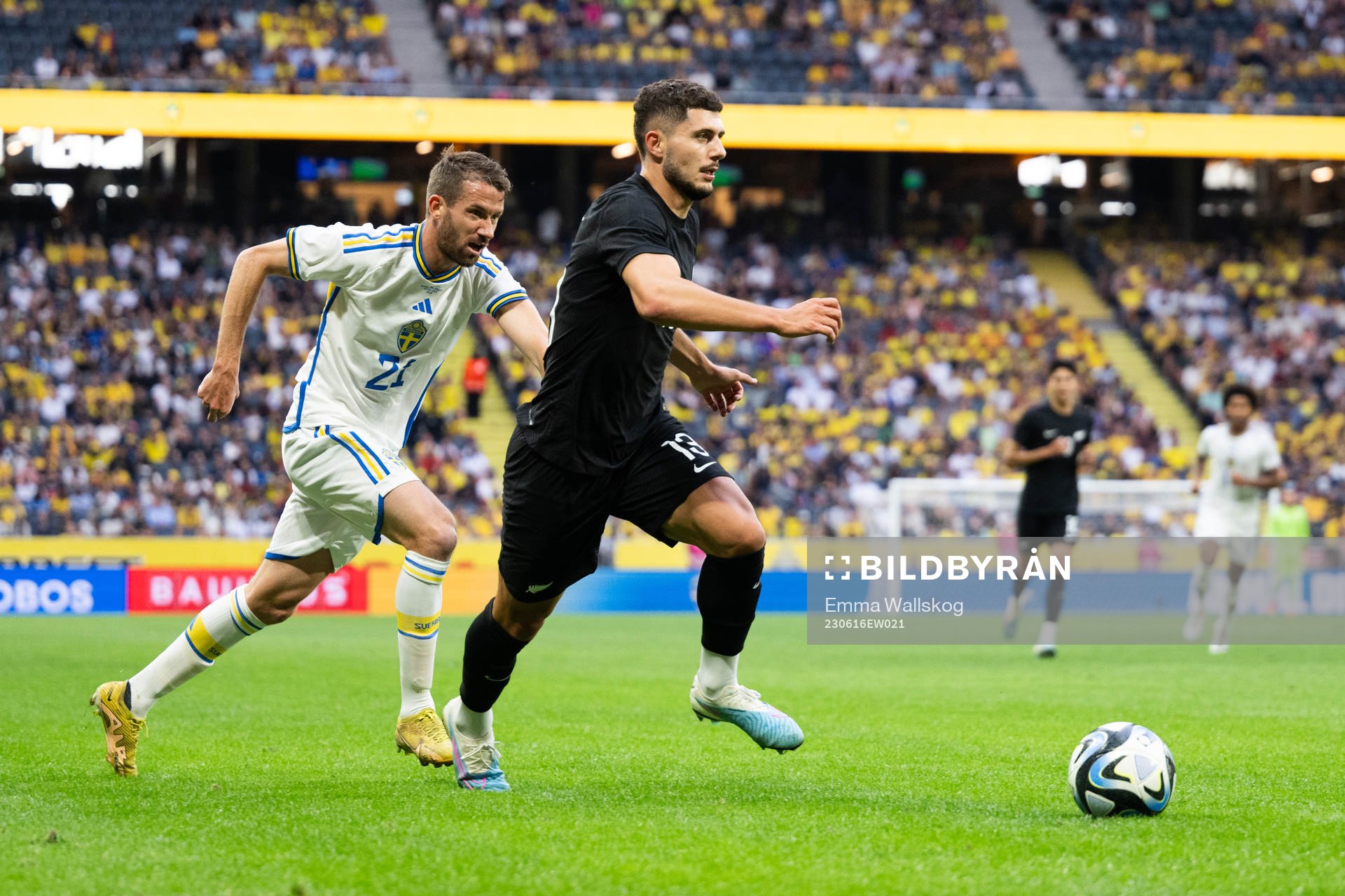 Marcus Rohdén of Sweden and Liberato Cacace of New Zealand