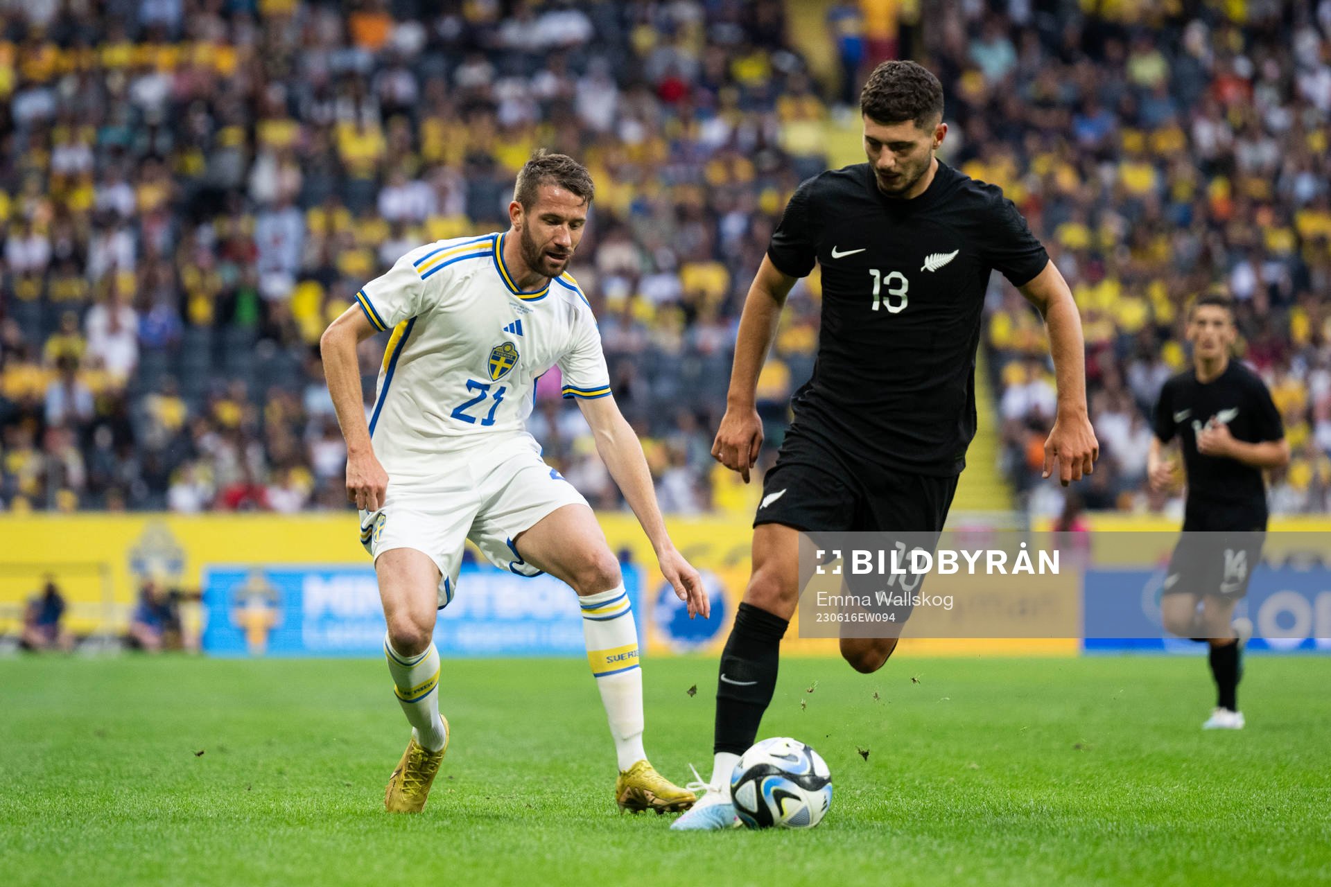Marcus Rohdén of Sweden and Liberato Cacace of New Zealand
