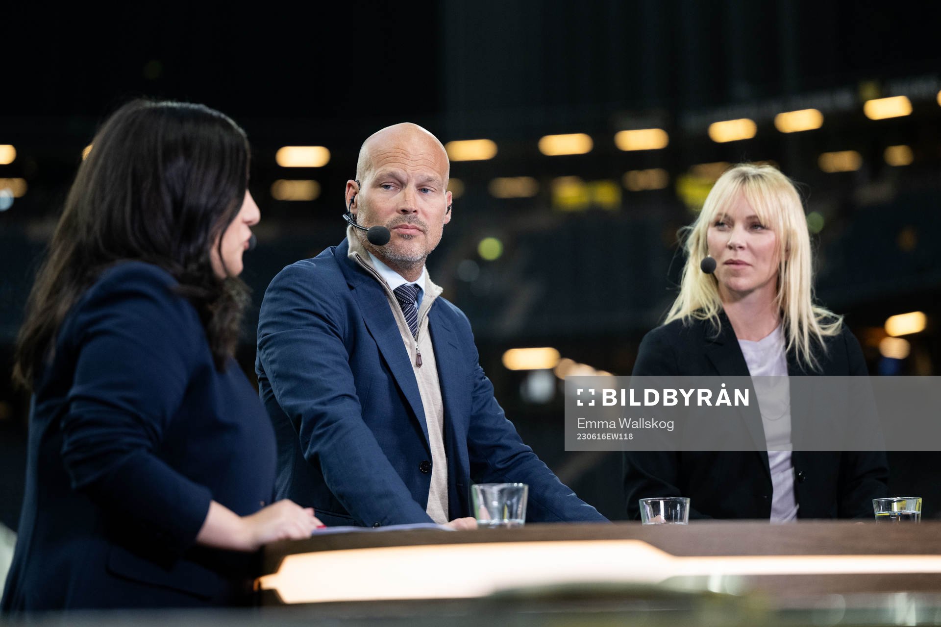 Fredrik Ljungberg and Johanna Frisk in the Viaplay studio