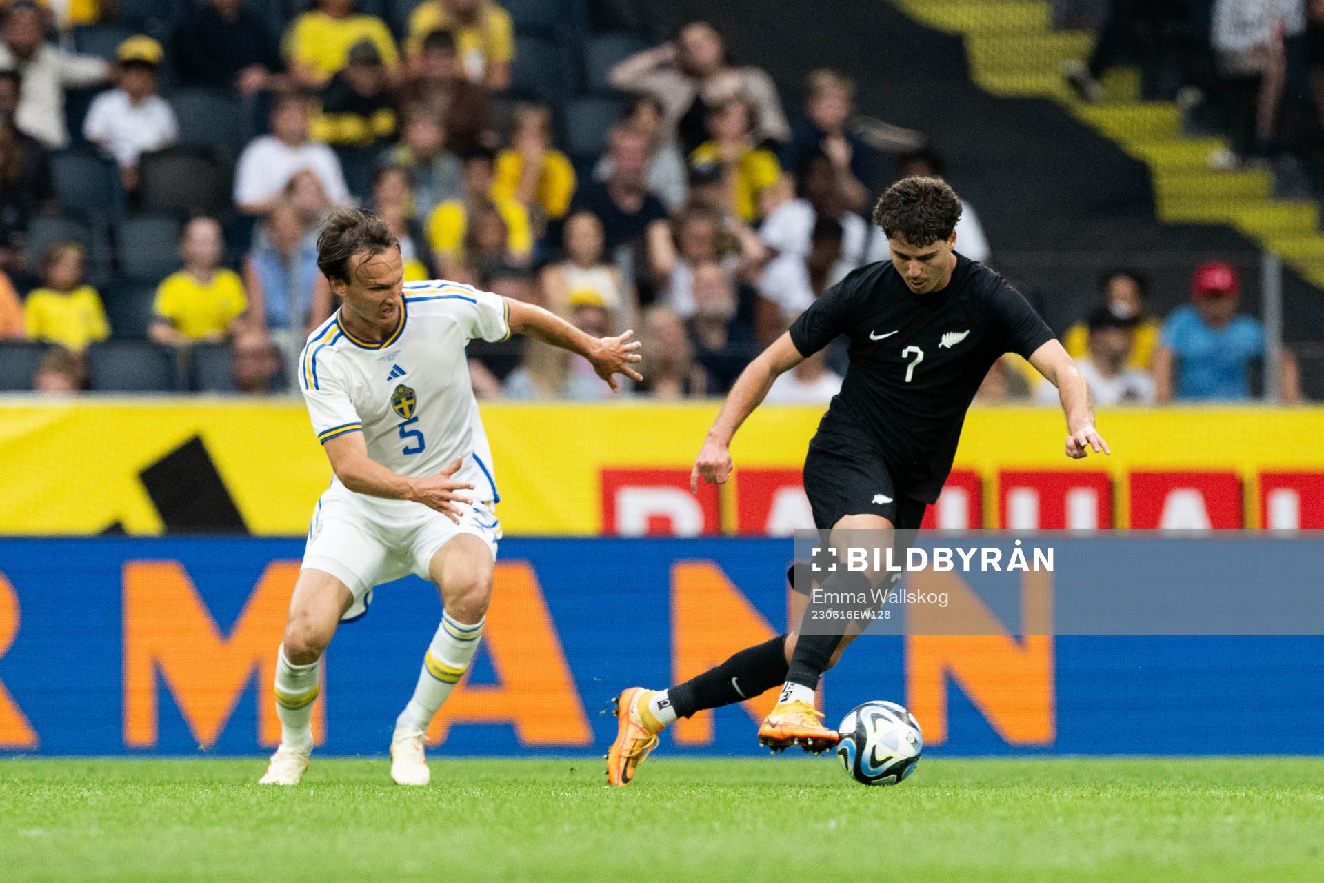 Hjalmar Ekdal of Sweden and Matt Garbett of New Zealand